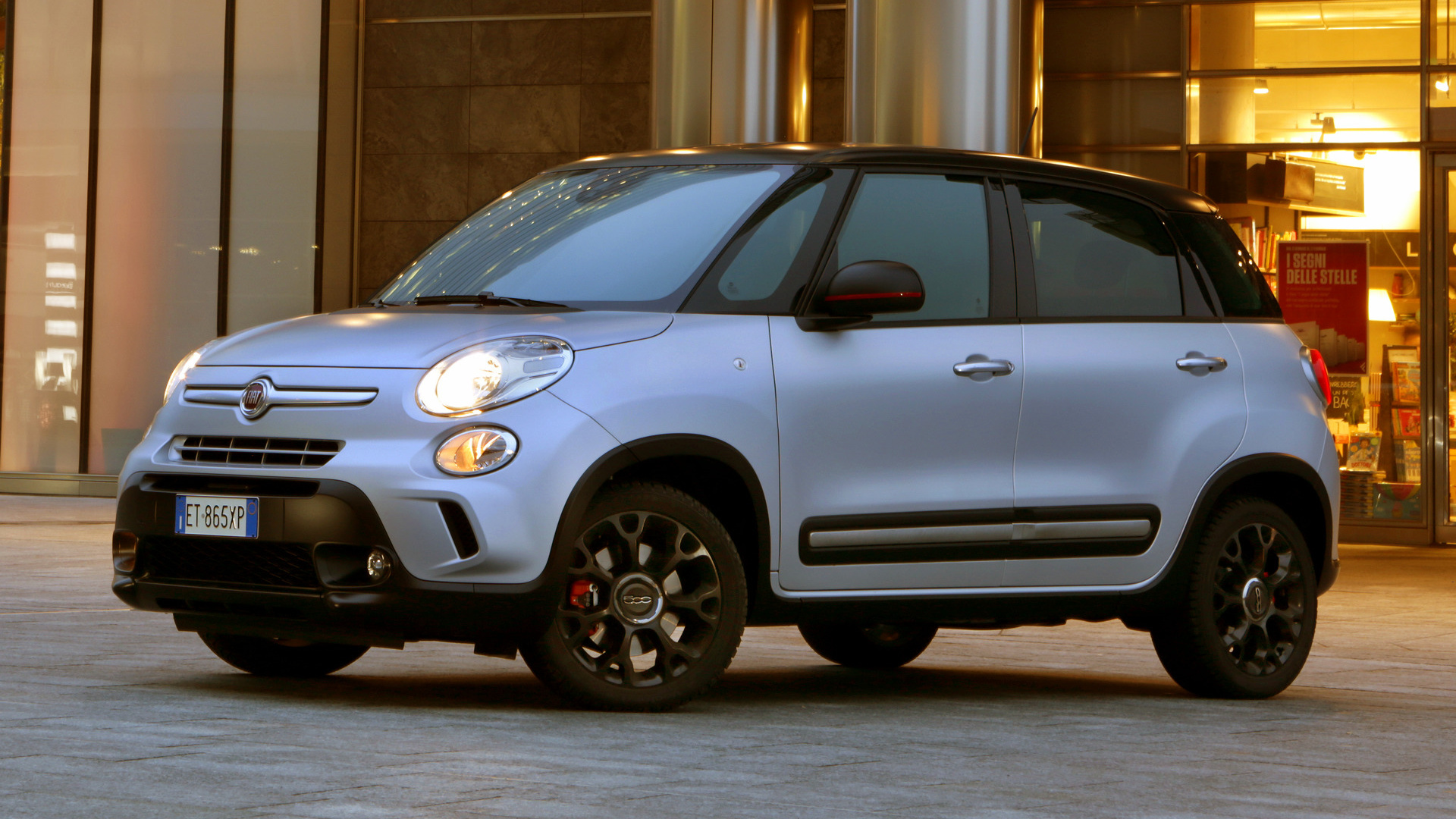 Fiat 500L Beats Edition Wallpapers