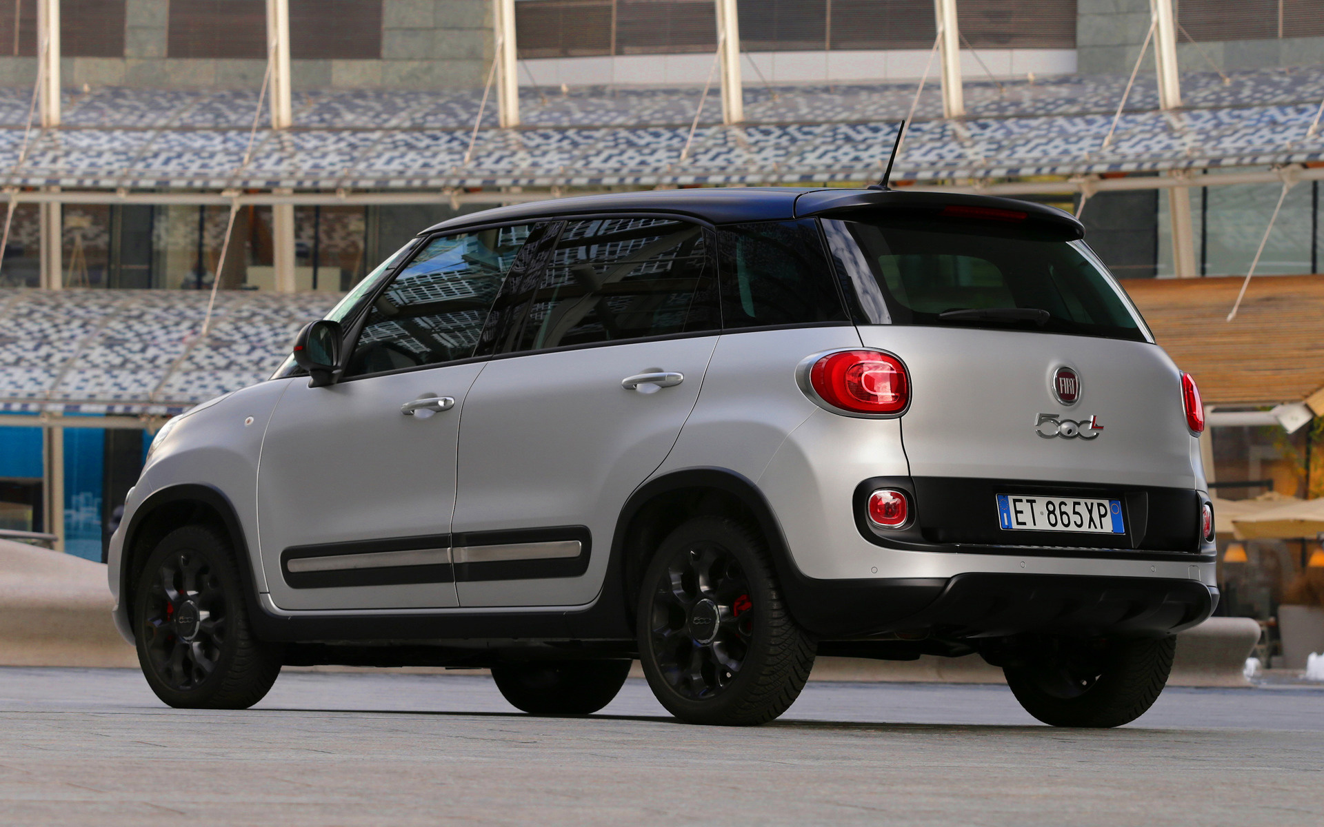 Fiat 500L Beats Edition Wallpapers