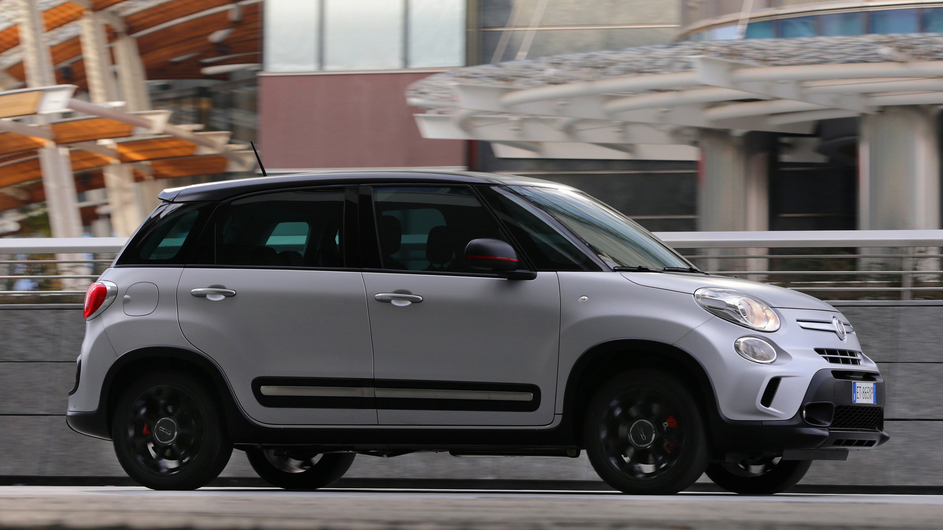 Fiat 500L Beats Edition Wallpapers