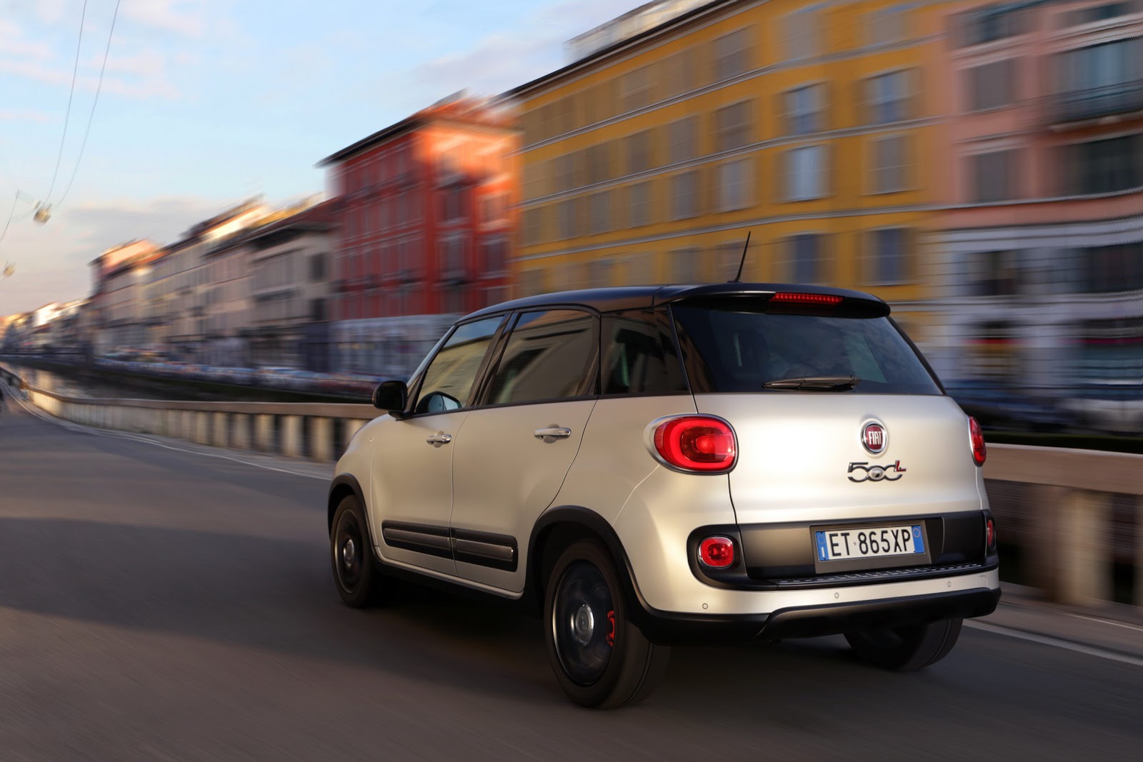 Fiat 500L Beats Edition Wallpapers