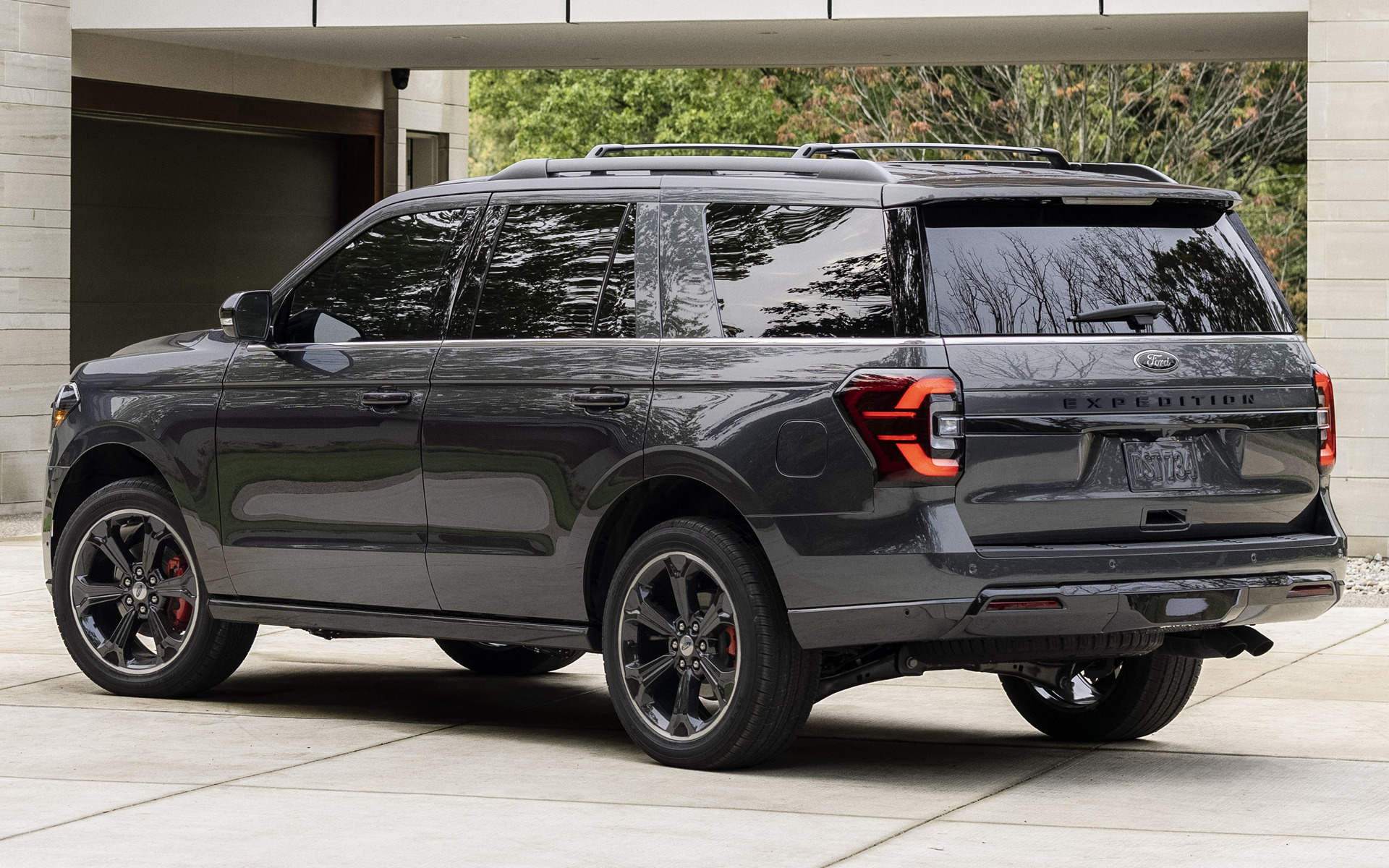 Ford Expedition "Stealth Edition" Wallpapers