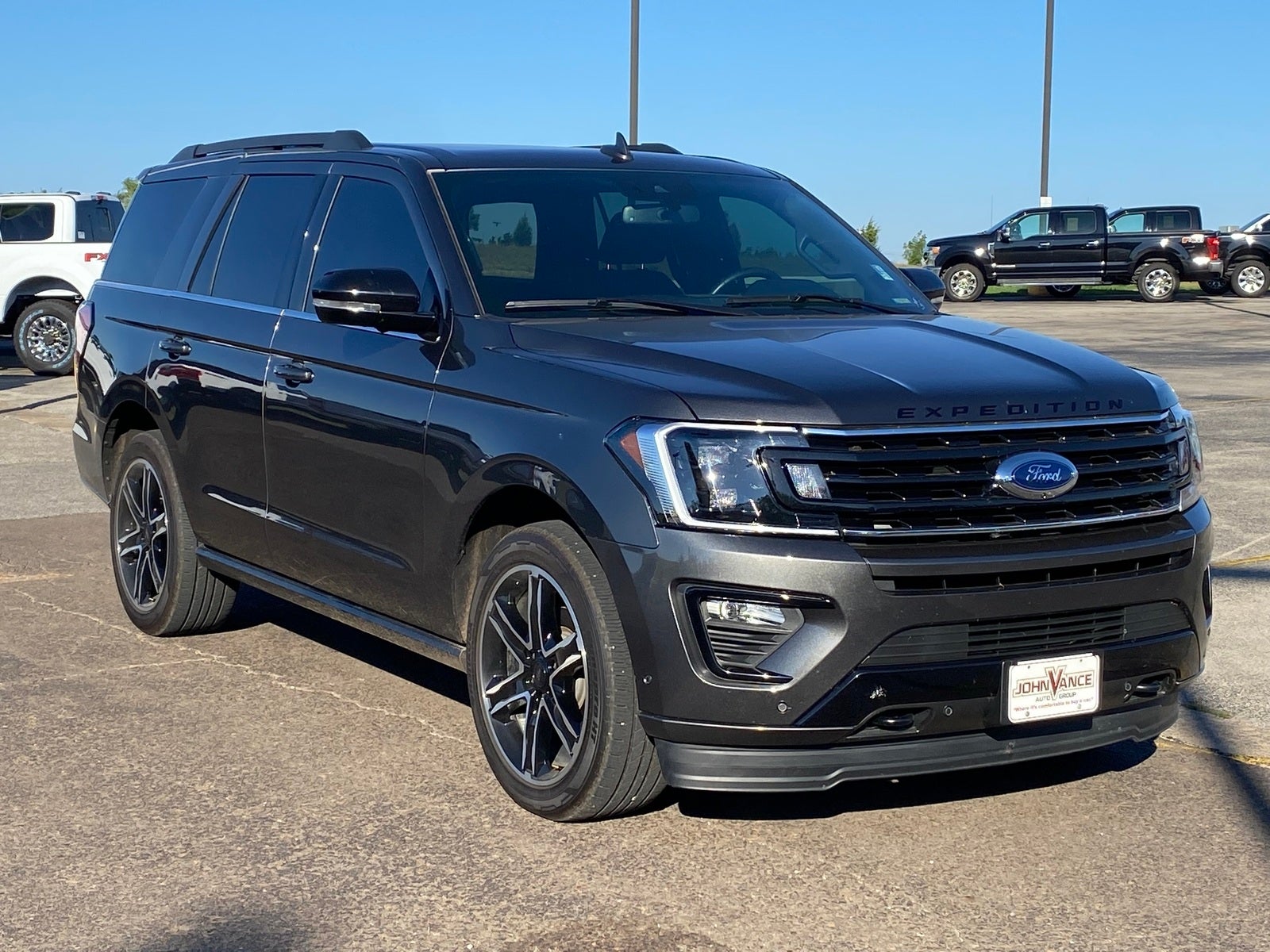 Ford Expedition "Stealth Edition" Wallpapers