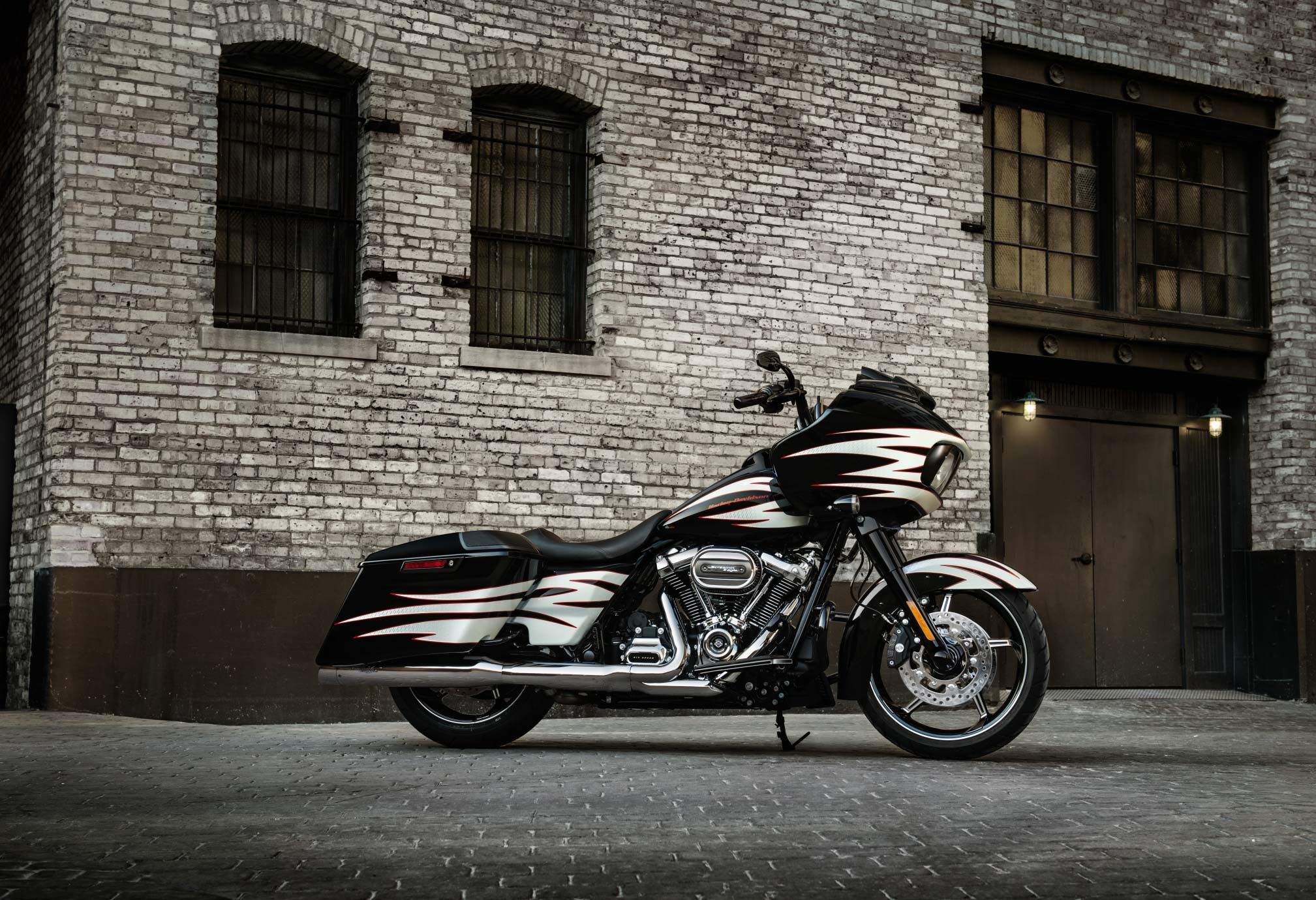 Harley-Davidson Road Glide Wallpapers