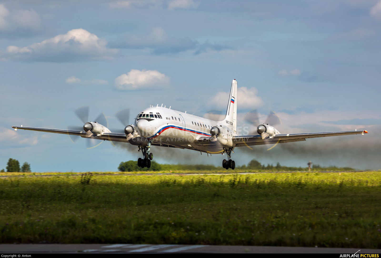 Ilyushin Il-18 Wallpapers