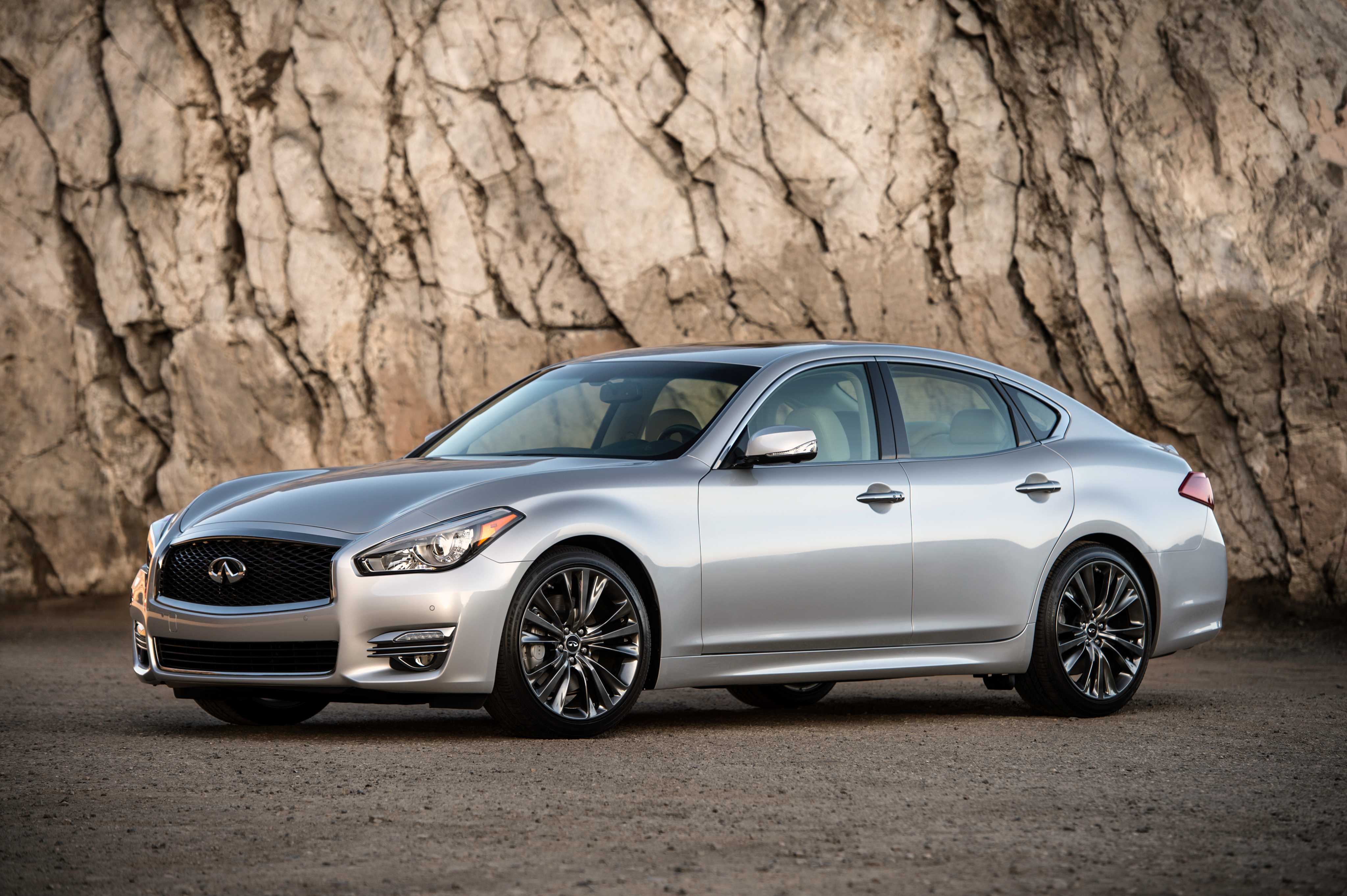 Infiniti Q70 Wallpapers