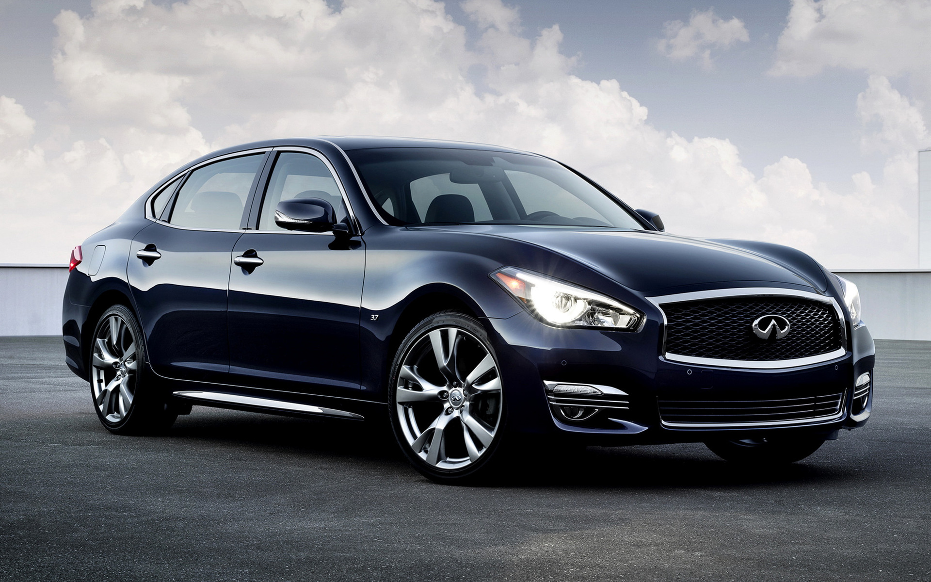 Infiniti Q70 Wallpapers