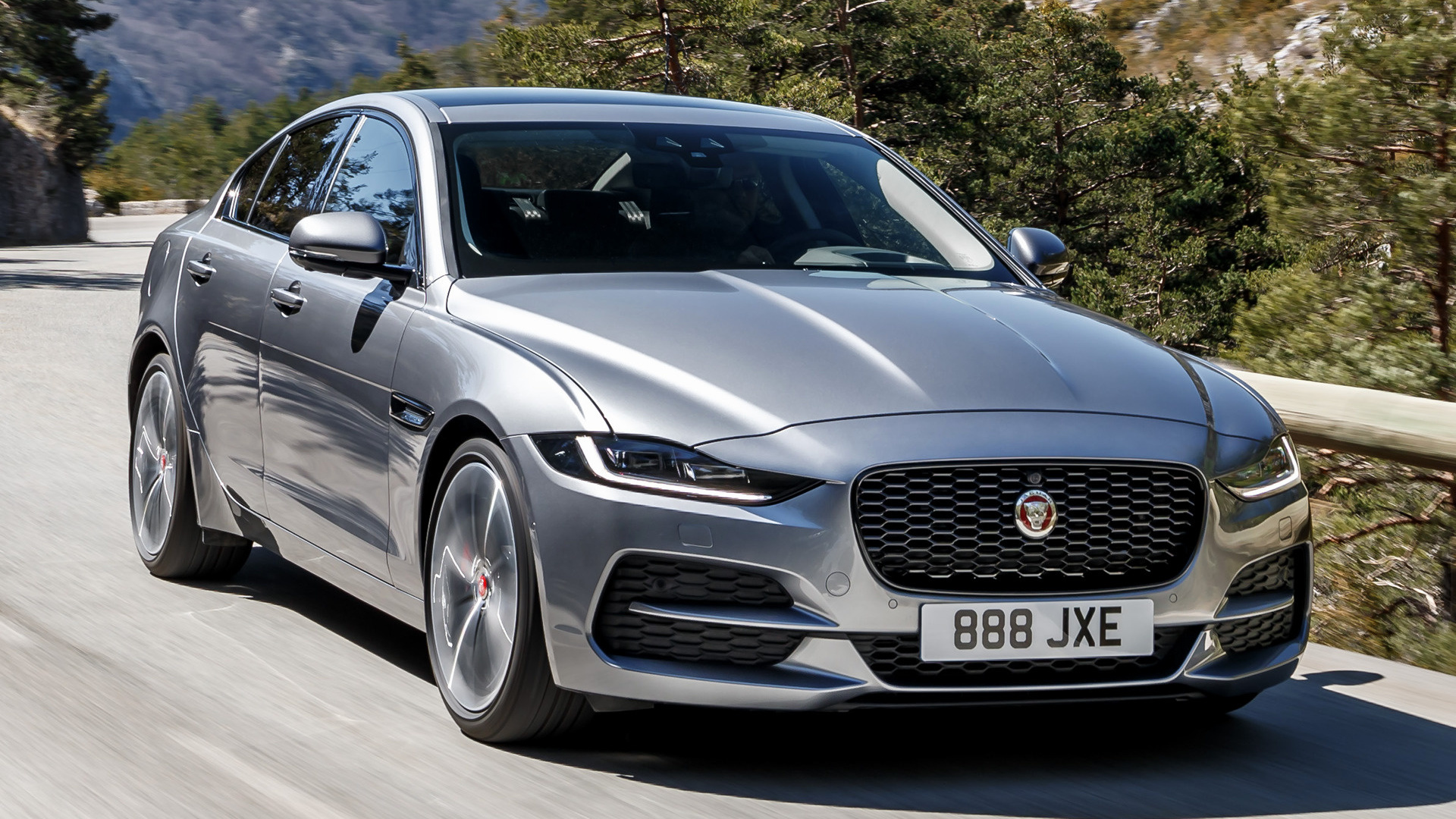 Jaguar Xe 2019 Wallpapers