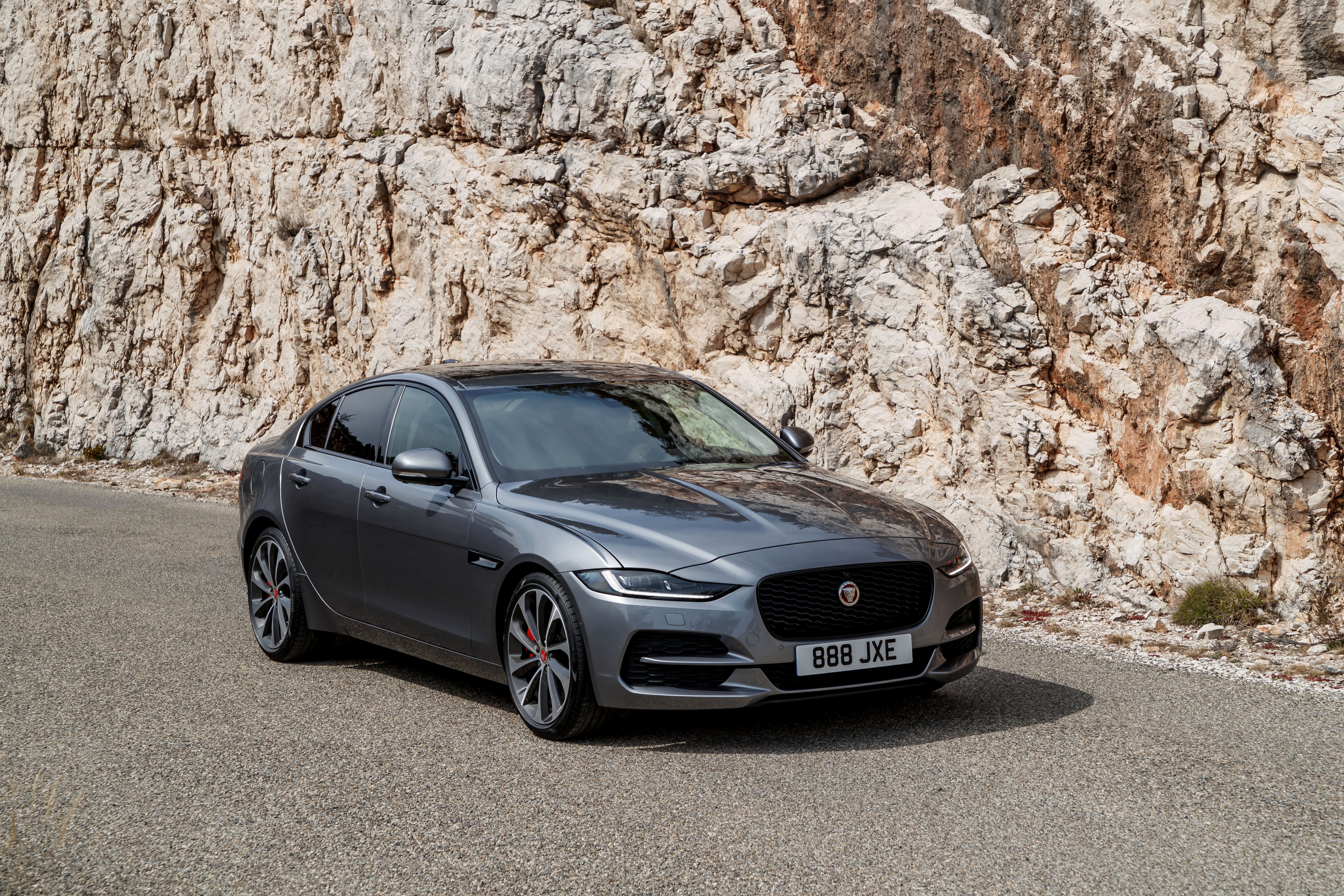 Jaguar Xe 2019 Wallpapers