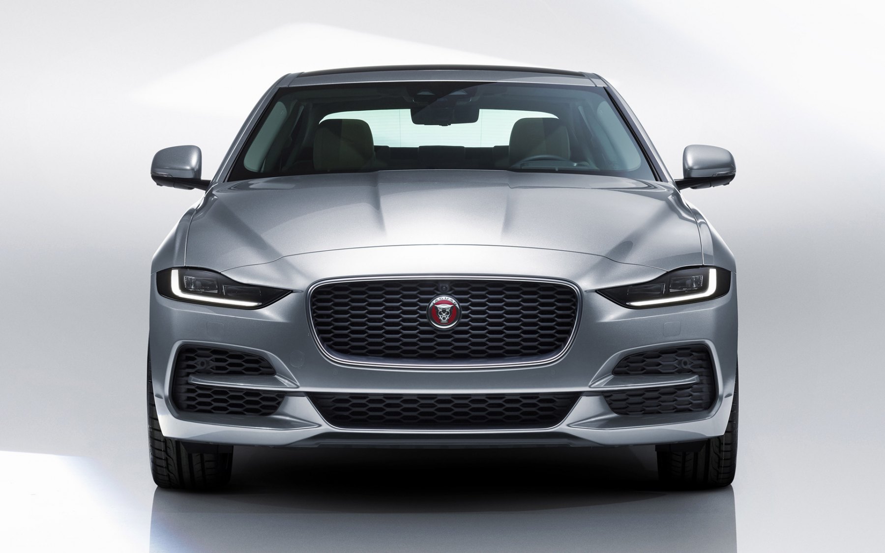 Jaguar Xe 2019 Wallpapers