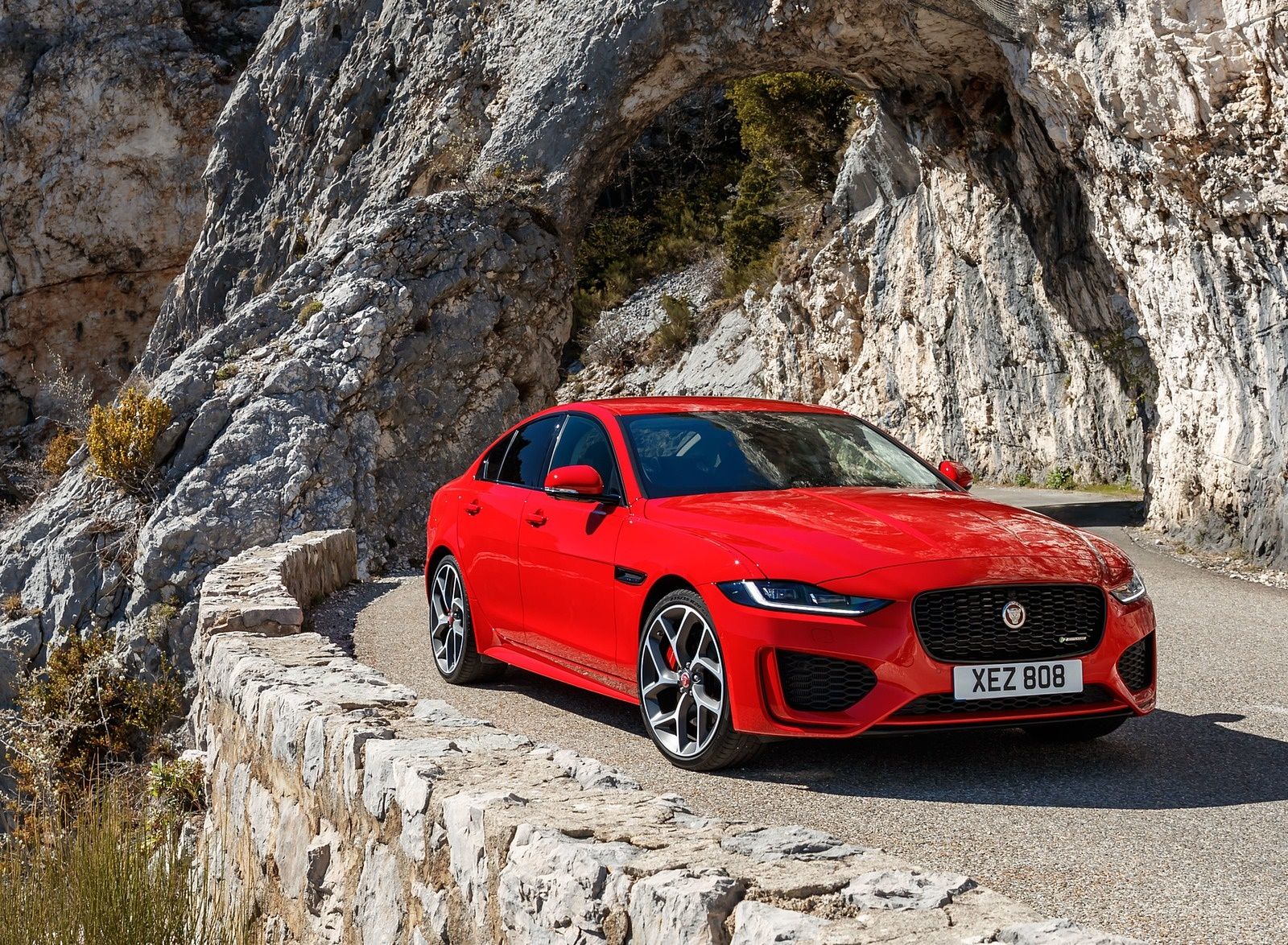 Jaguar Xe P300 Awd Wallpapers