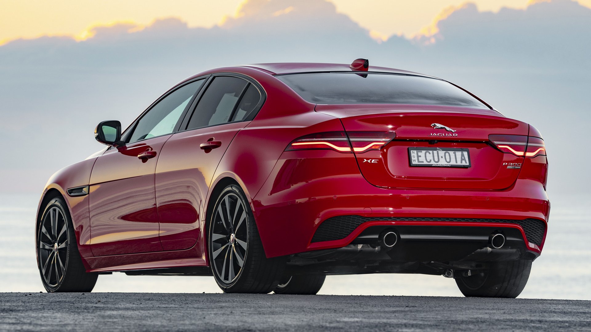 Jaguar Xe R-Dynamic P300 Se Wallpapers