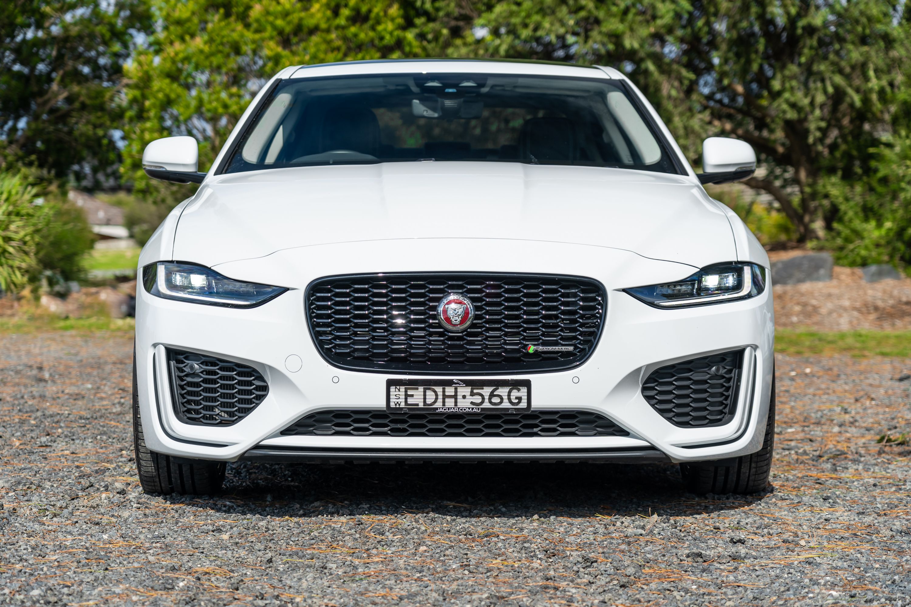 Jaguar Xe R-Dynamic P300 Se Wallpapers