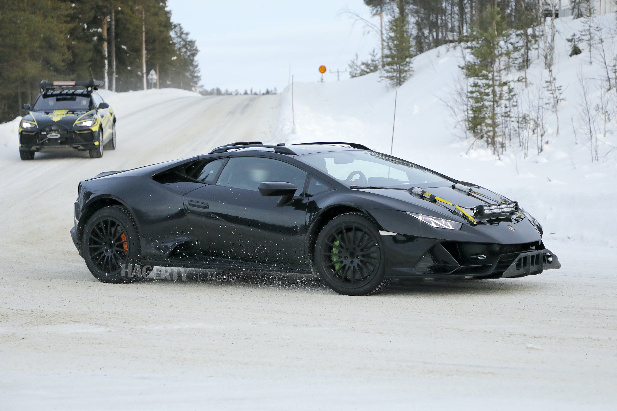 Lamborghini Huracan Sterrato Wallpapers