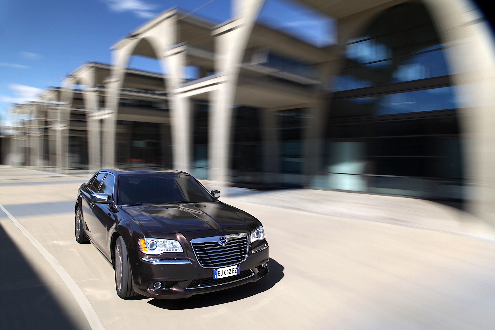 Lancia Thema Wallpapers