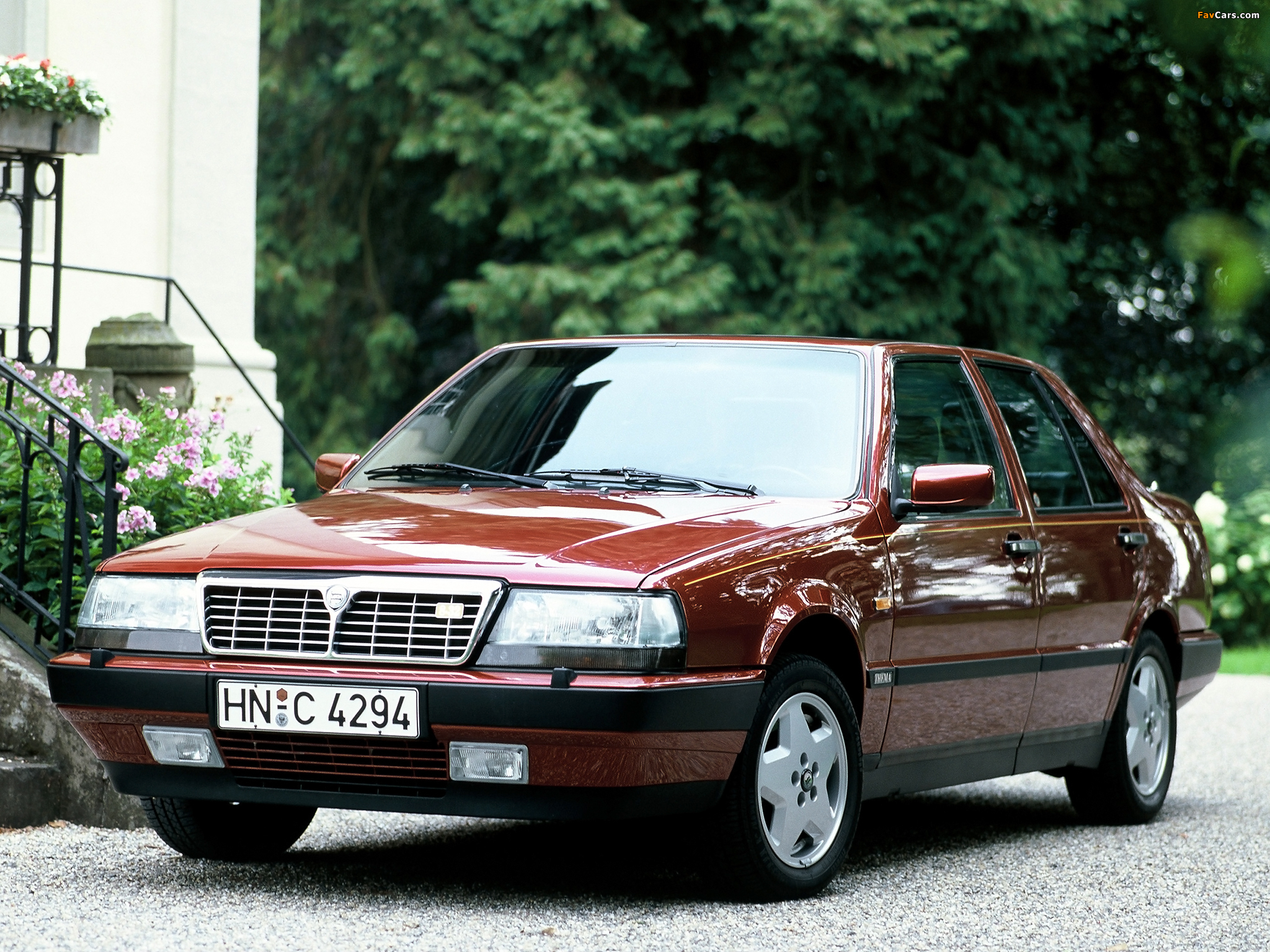 Lancia Thema Wallpapers