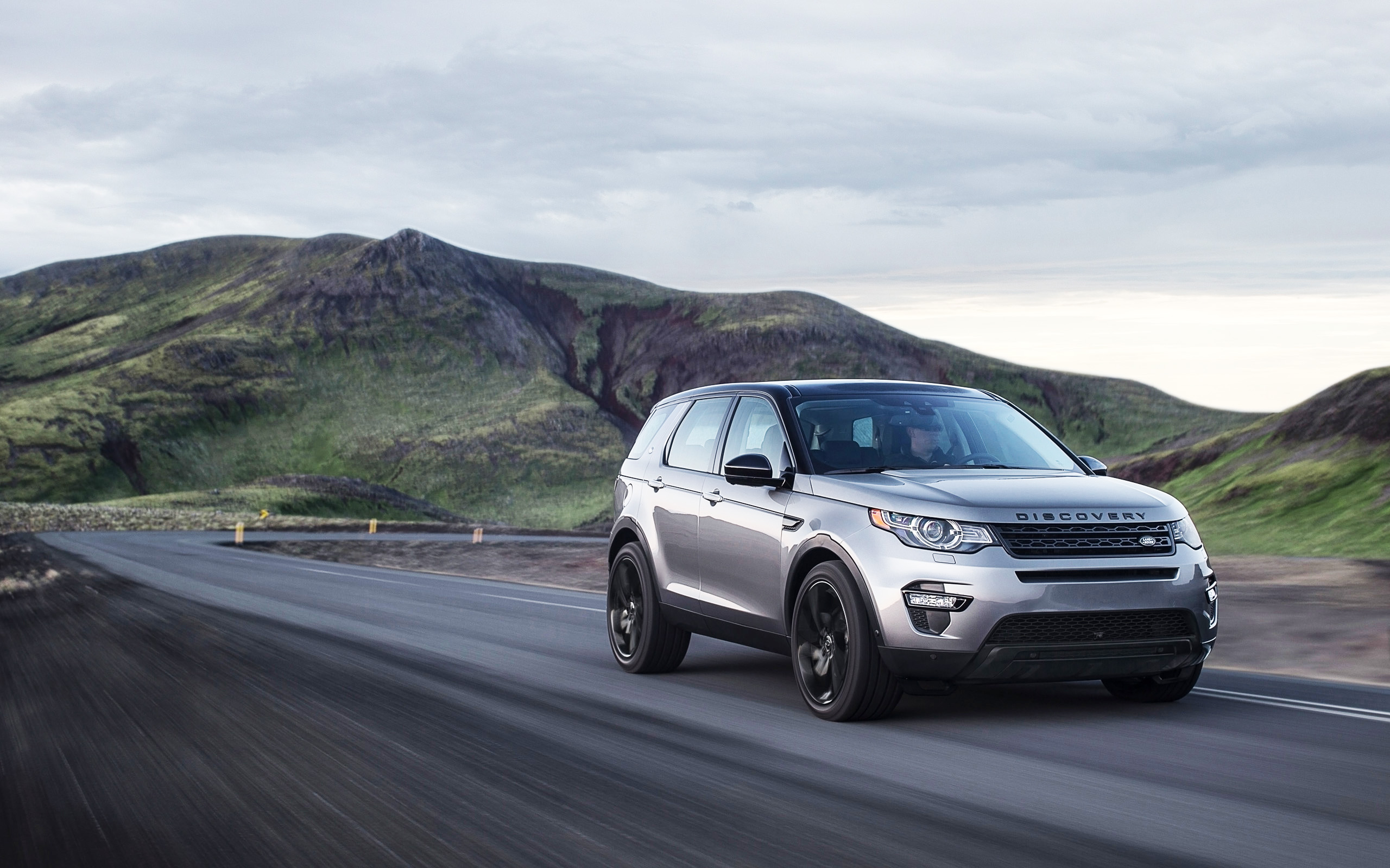 Land Rover Discovery Sport Wallpapers