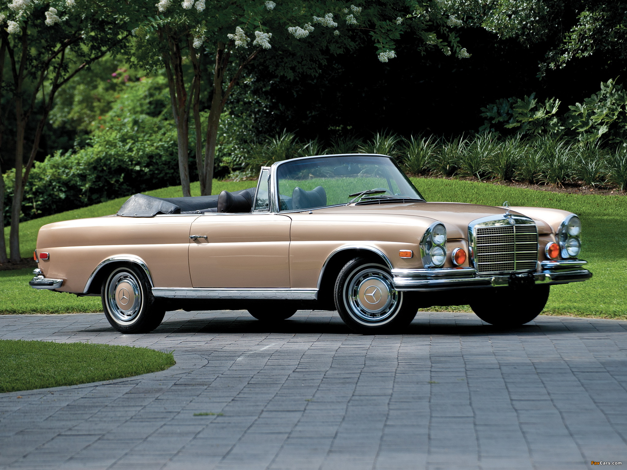 Mercedes-Benz 280Se Wallpapers