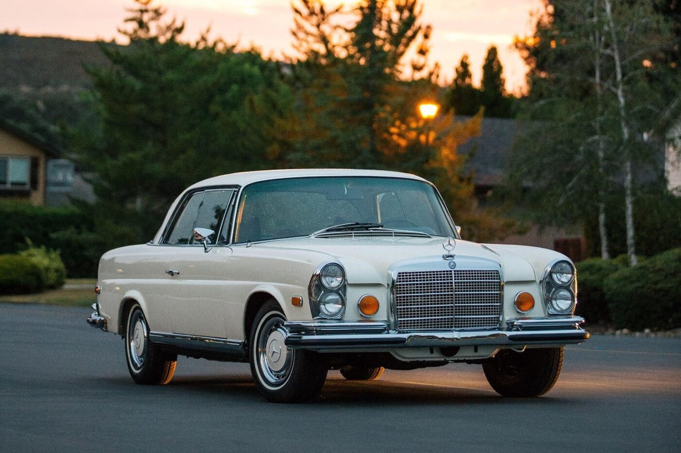 Mercedes-Benz 280Se Wallpapers