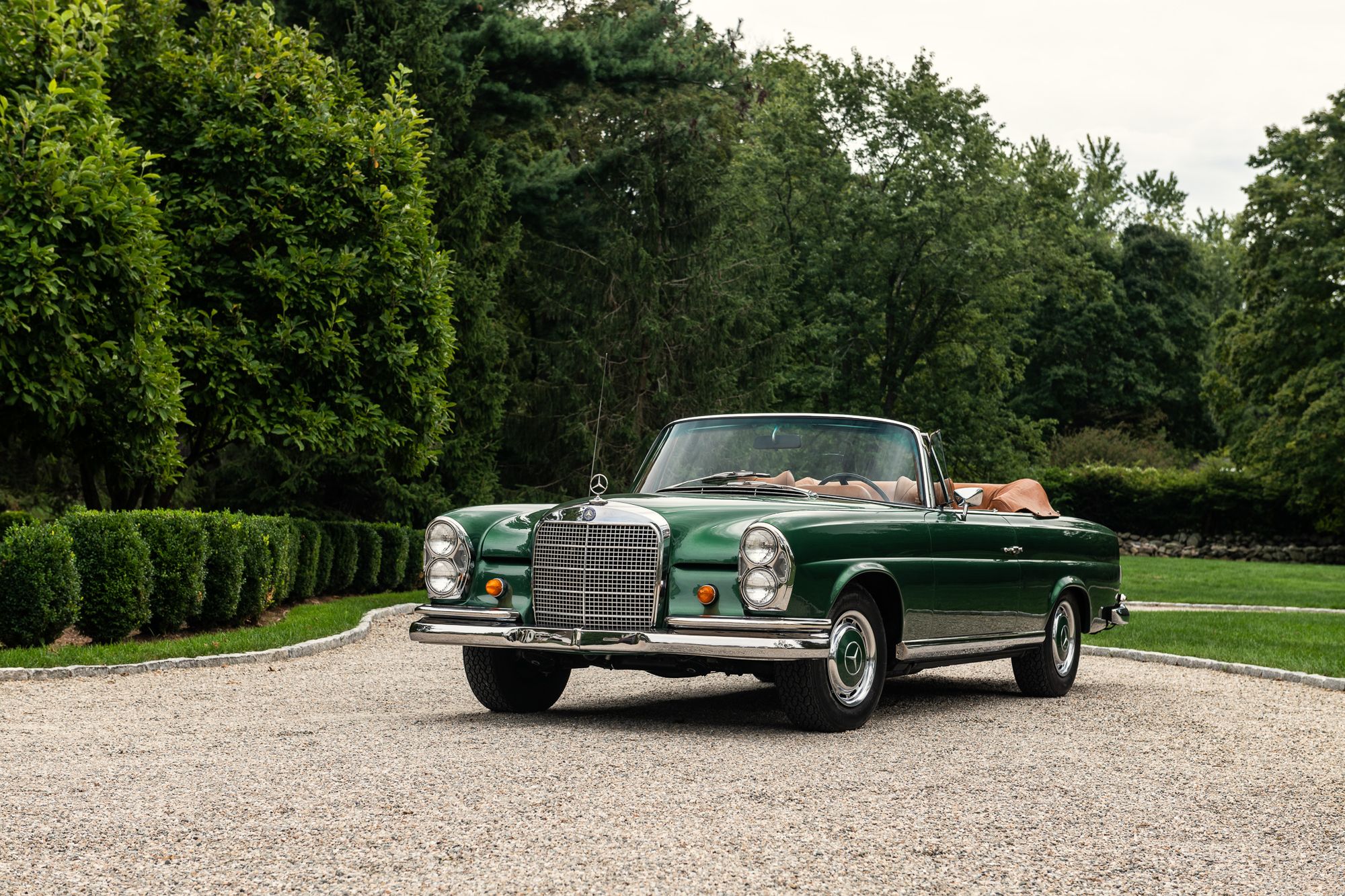 Mercedes-Benz 280Se Wallpapers