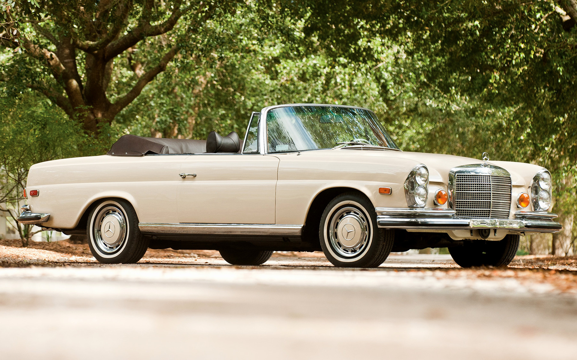 Mercedes-Benz 280Se Wallpapers