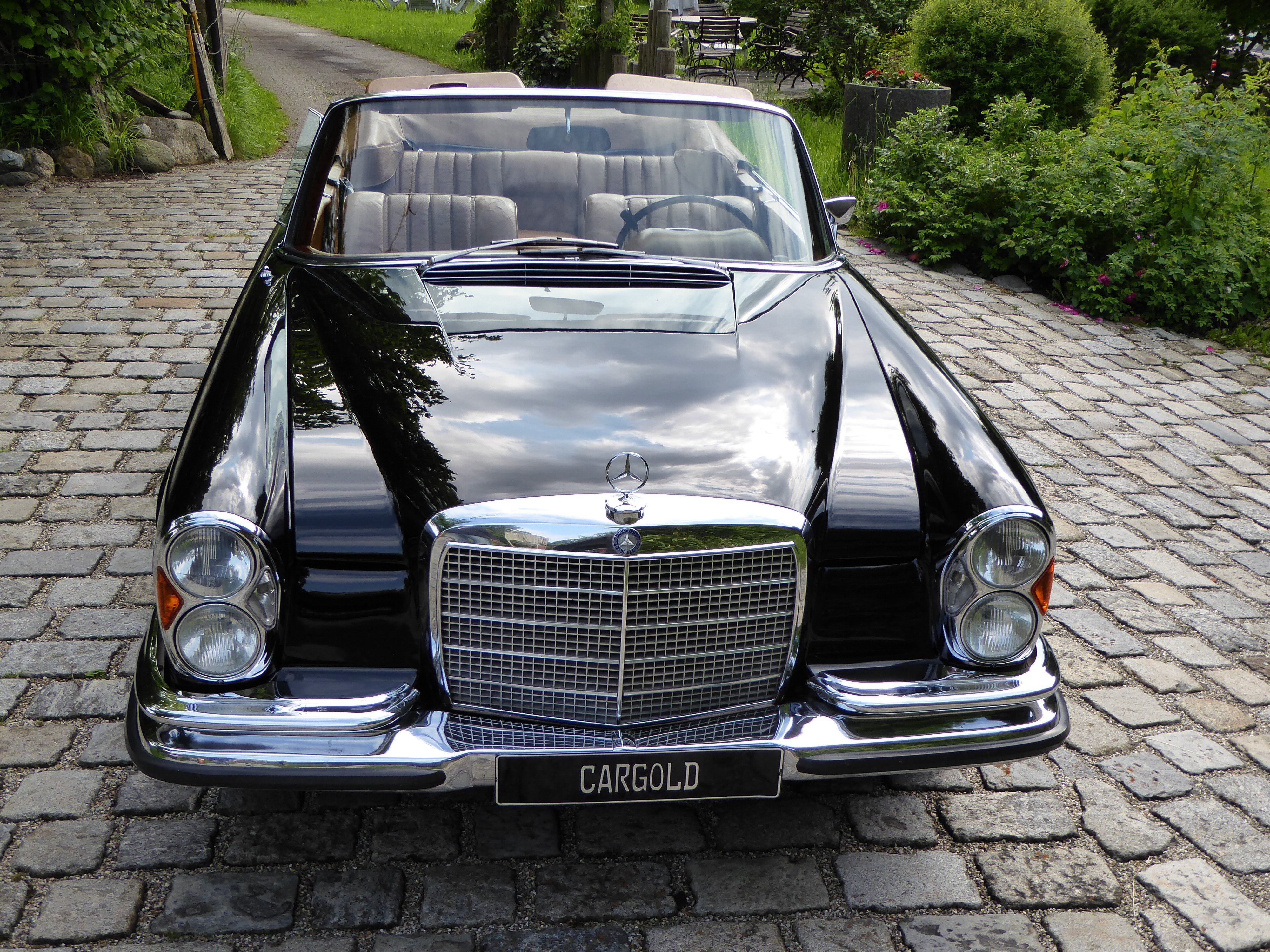 Mercedes-Benz 280Se Wallpapers