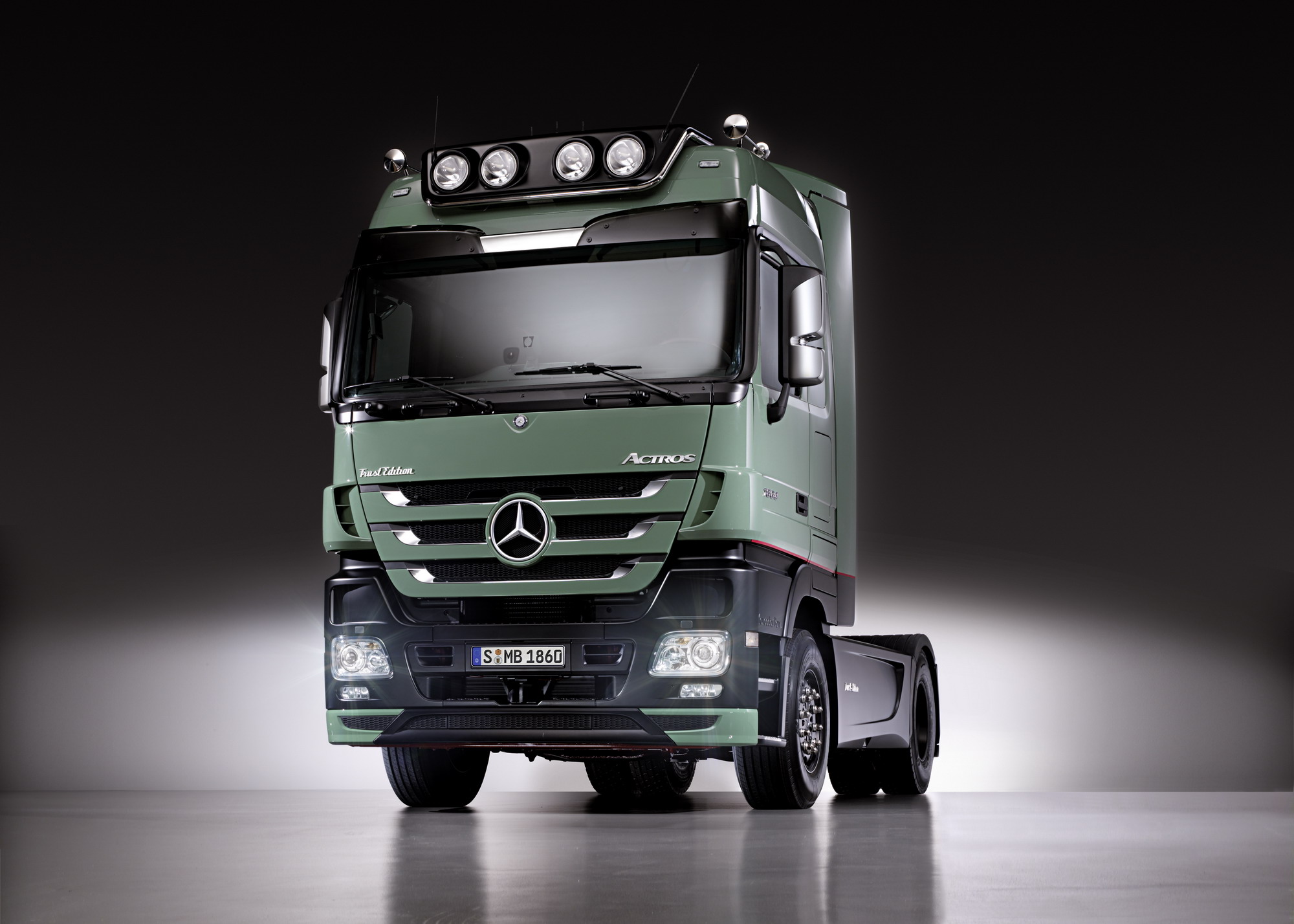 Mercedes-Benz Actros Wallpapers