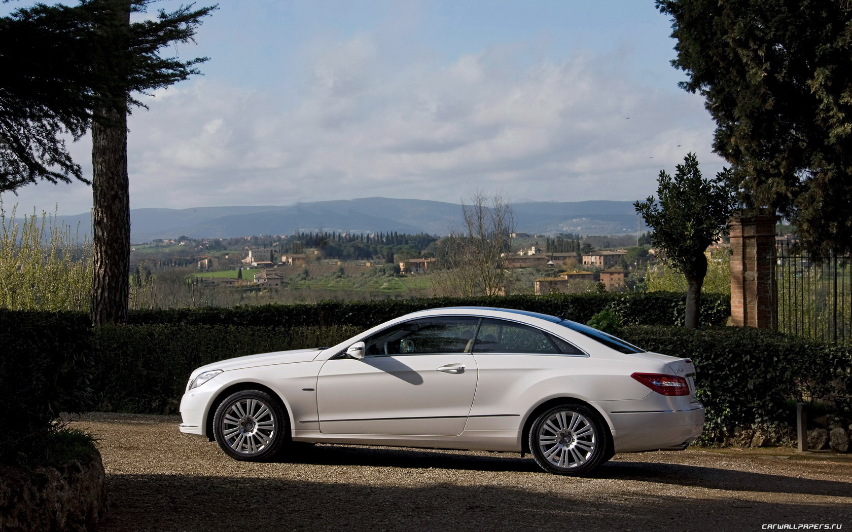 Mercedes-Benz E 350 Cgi Coupe Wallpapers