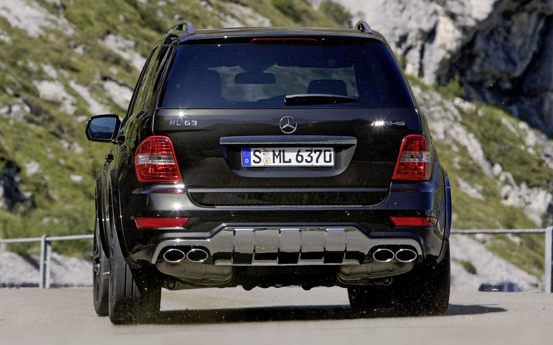 Mercedes-Benz Ml63 Amg Wallpapers