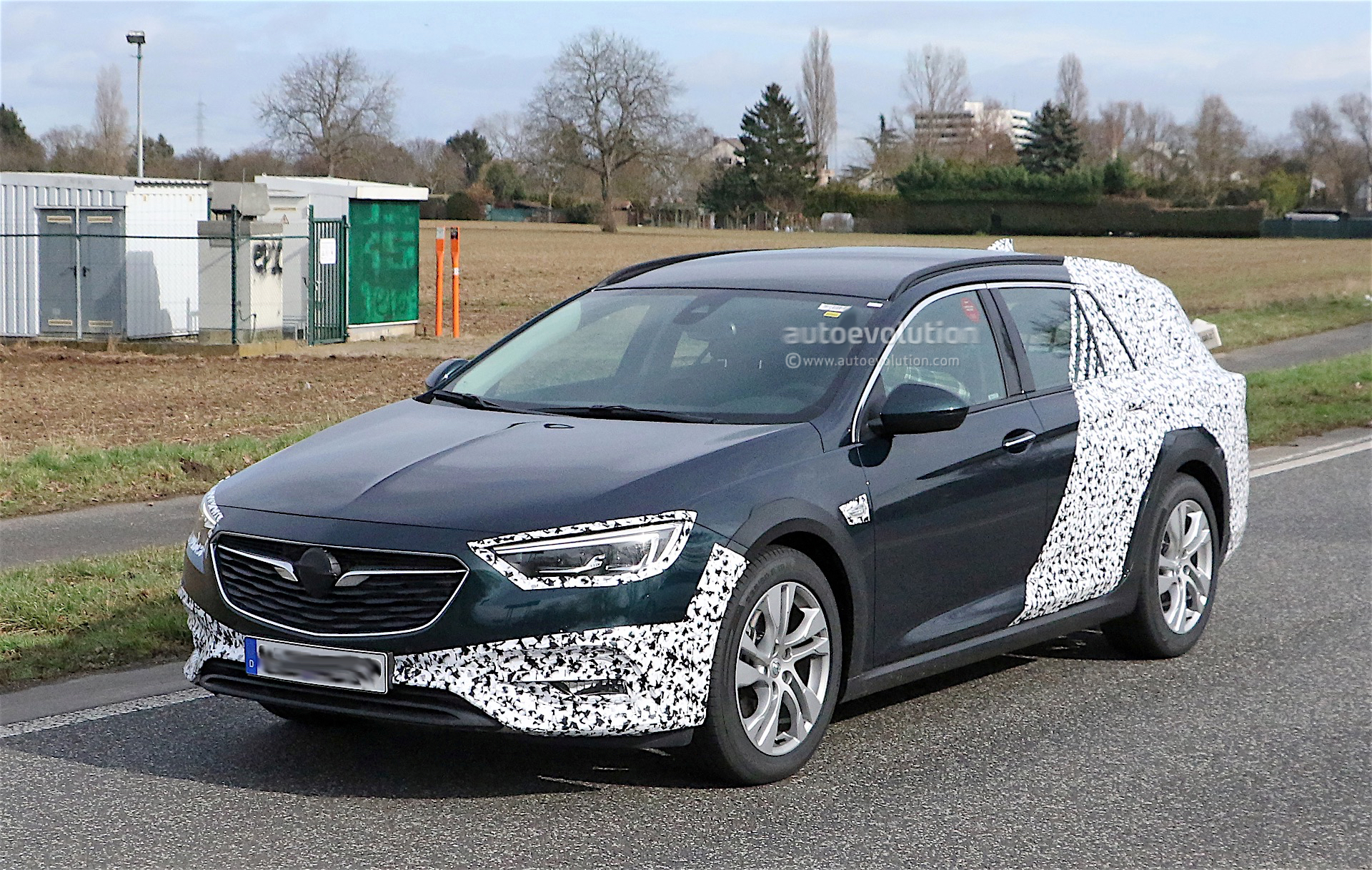 Opel Insignia Exclusive Country Tourer Wallpapers