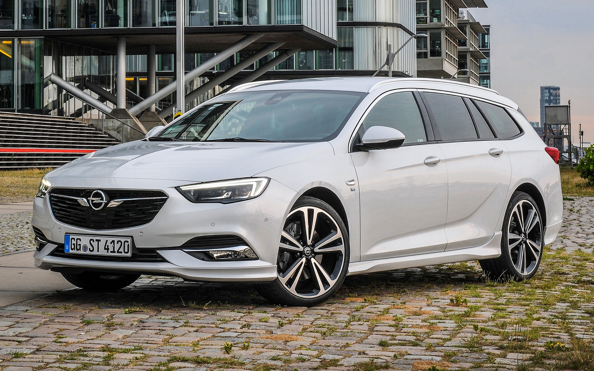 Opel Insignia Exclusive Country Tourer Wallpapers