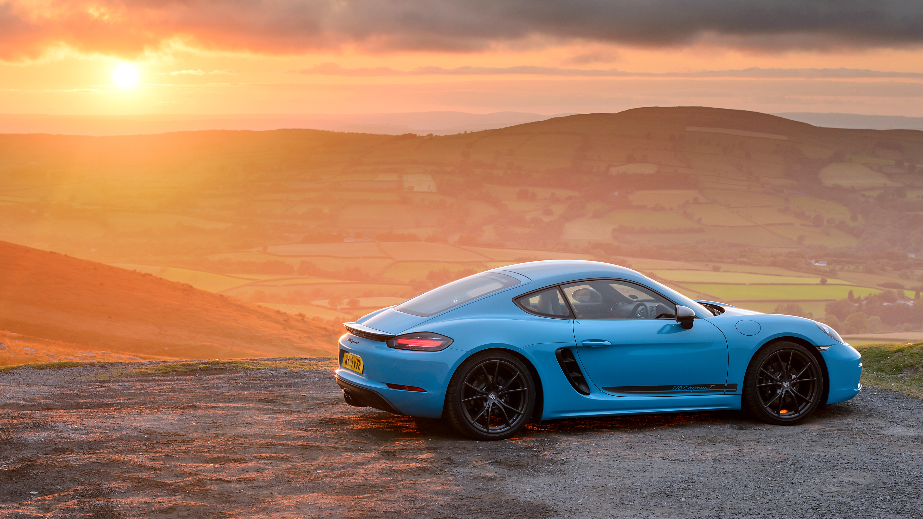 Porsche 718 Cayman T Wallpapers