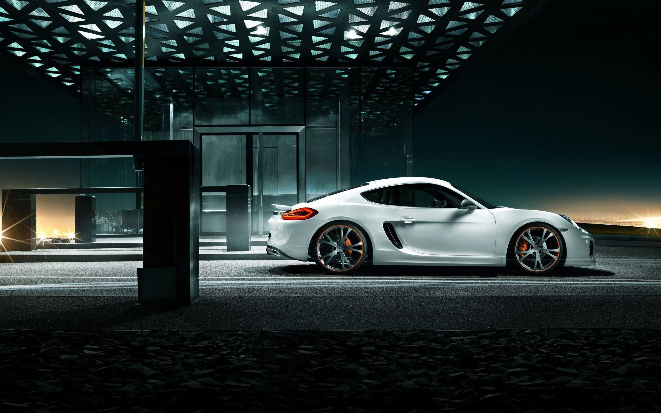 Porsche 718 Cayman T Wallpapers