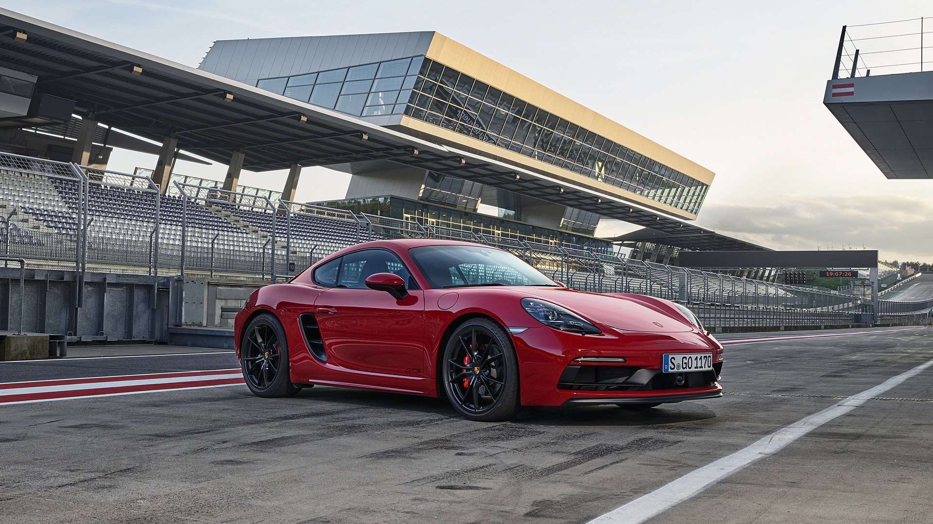 Porsche 718 Cayman T Wallpapers