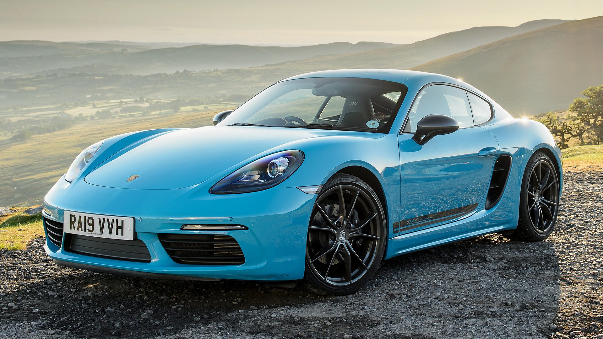 Porsche 718 Cayman T Wallpapers