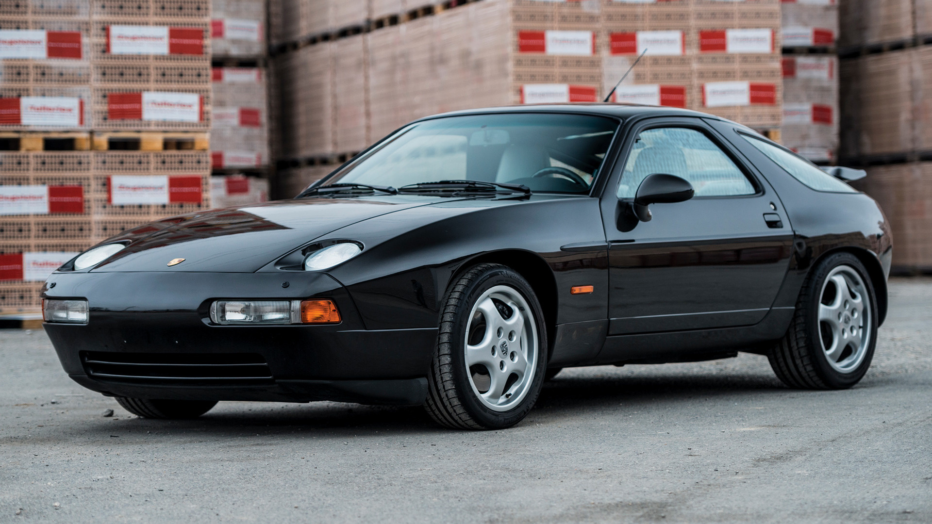 Porsche 928 S4 Wallpapers