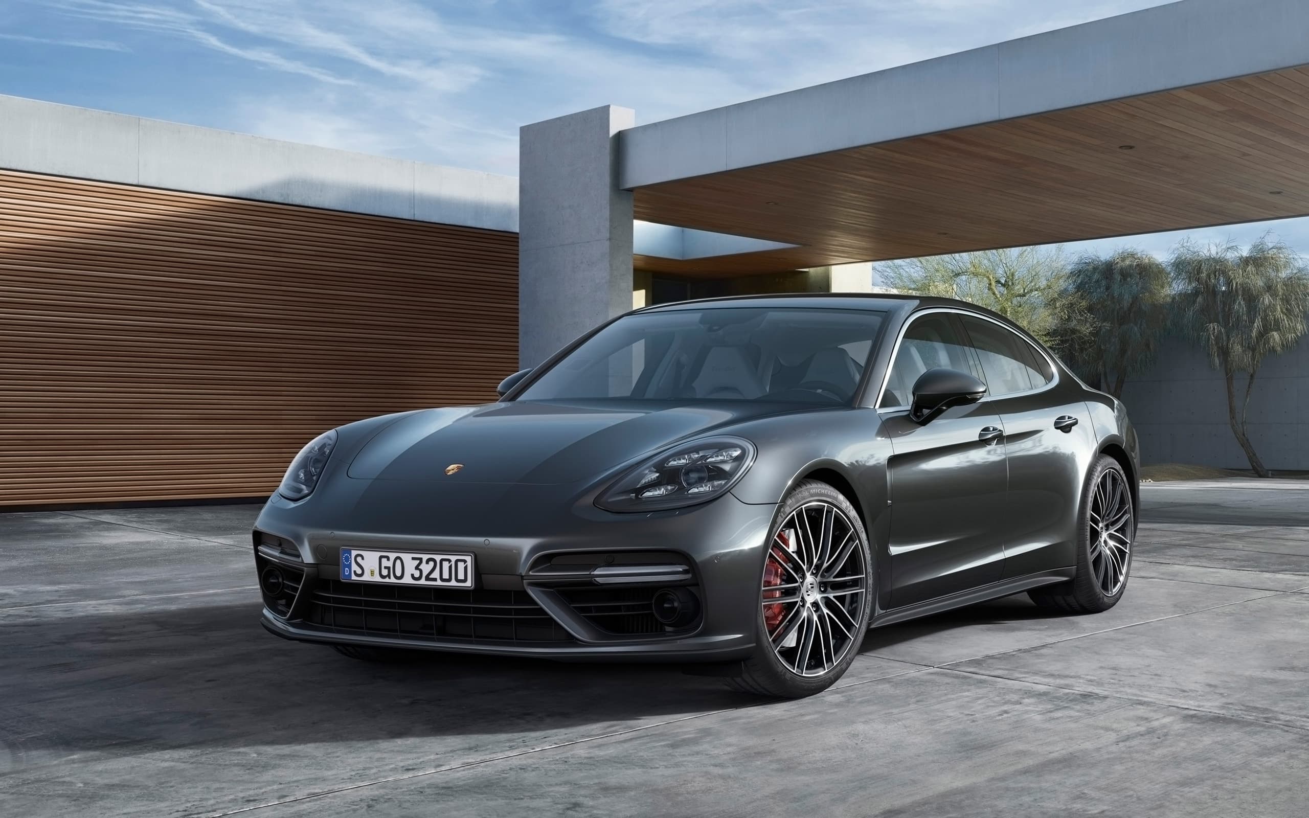 Porsche Panamera 4S Wallpapers