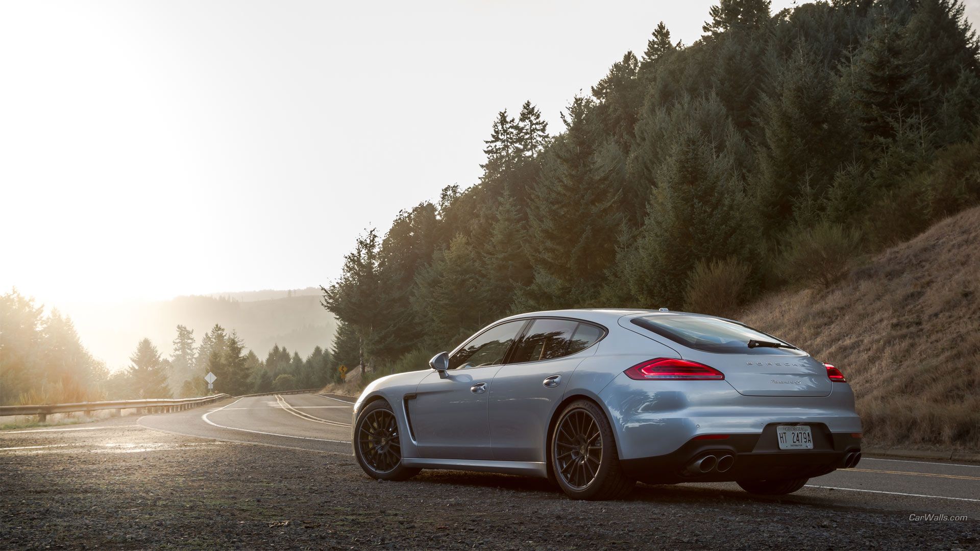 Porsche Panamera 4S Wallpapers