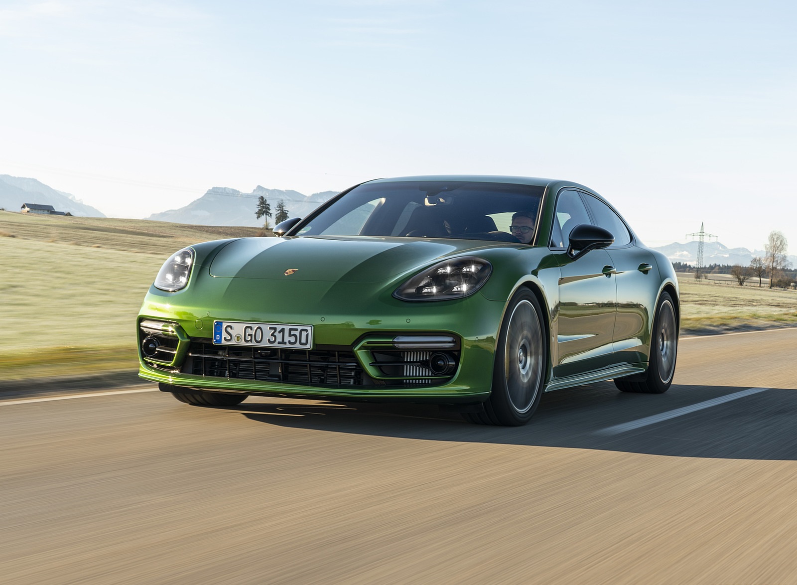 Porsche Panamera 4S Wallpapers