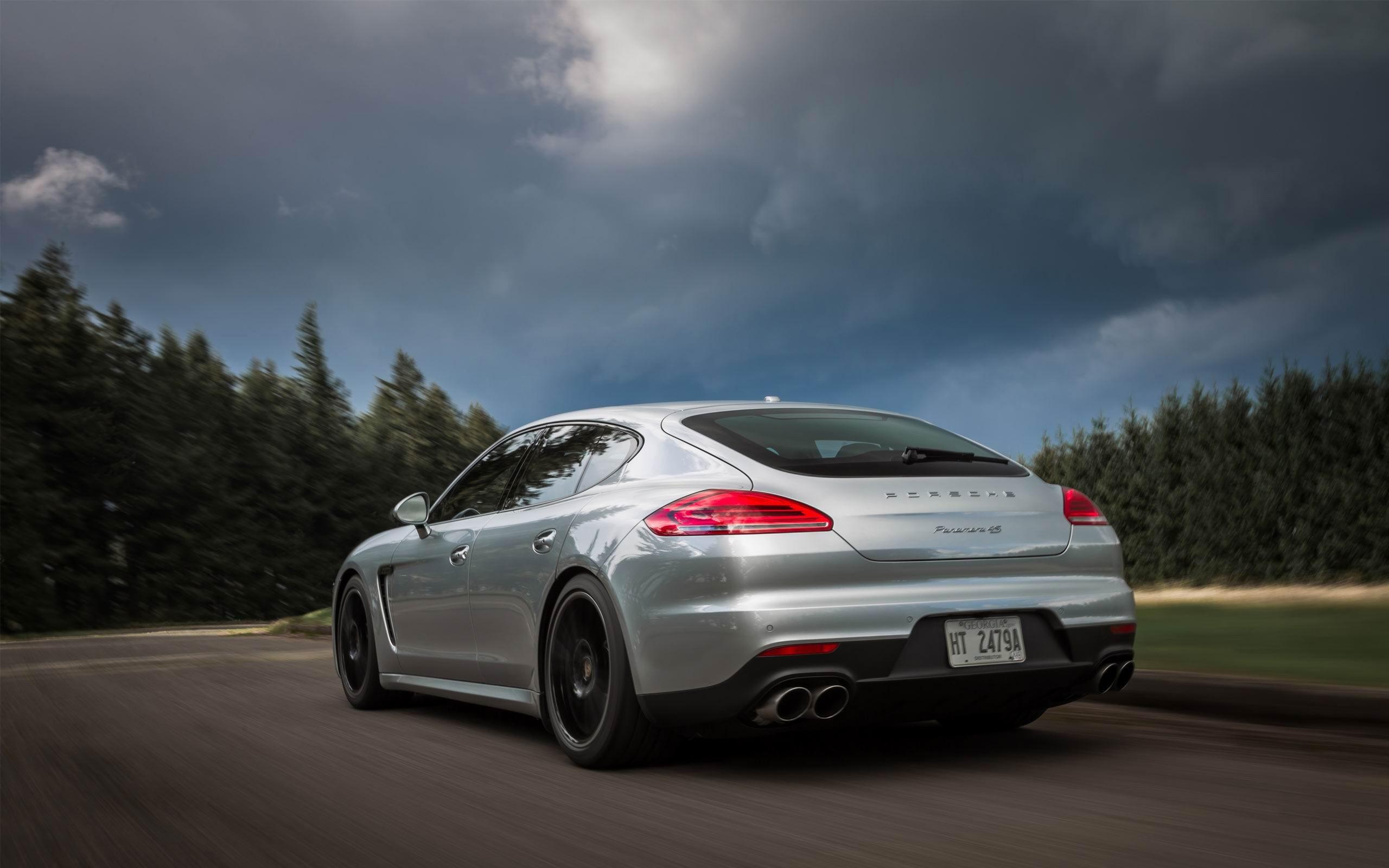 Porsche Panamera 4S Wallpapers