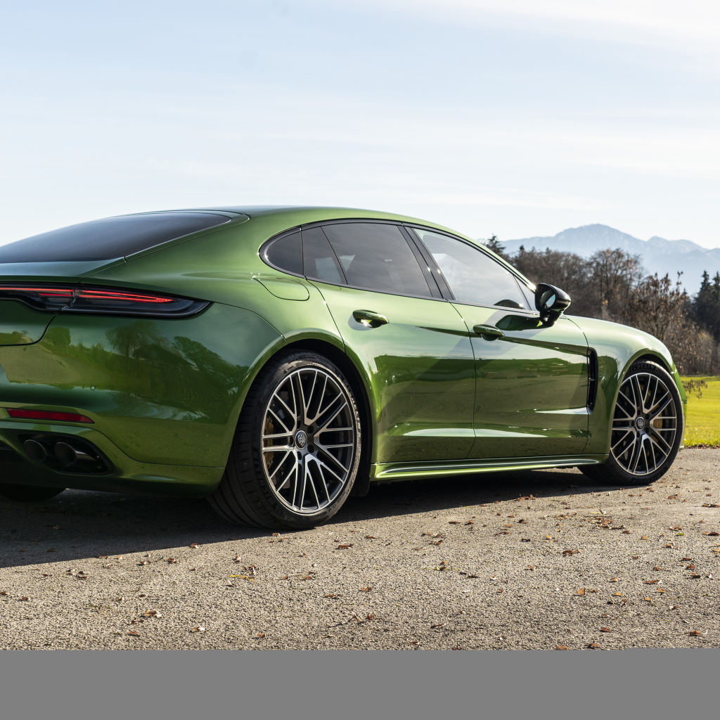 Porsche Panamera 4S Wallpapers