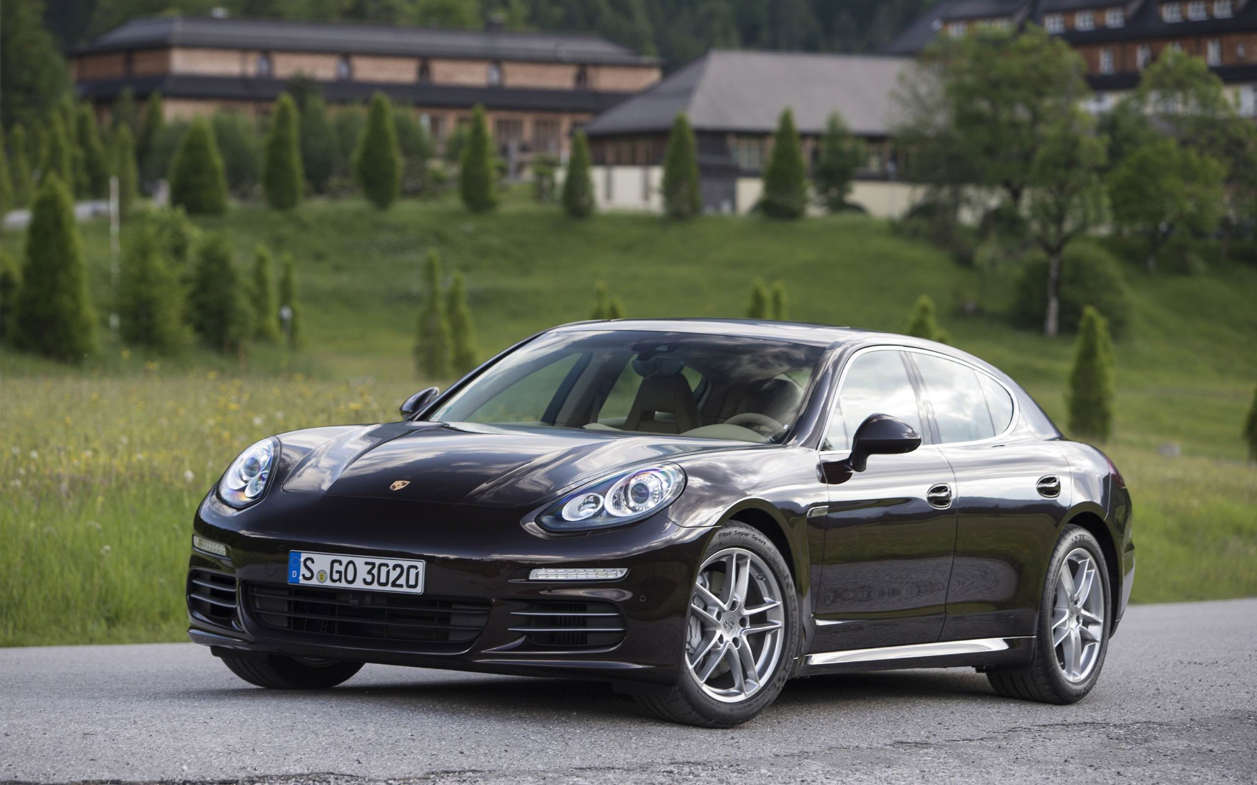 Porsche Panamera 4S Wallpapers