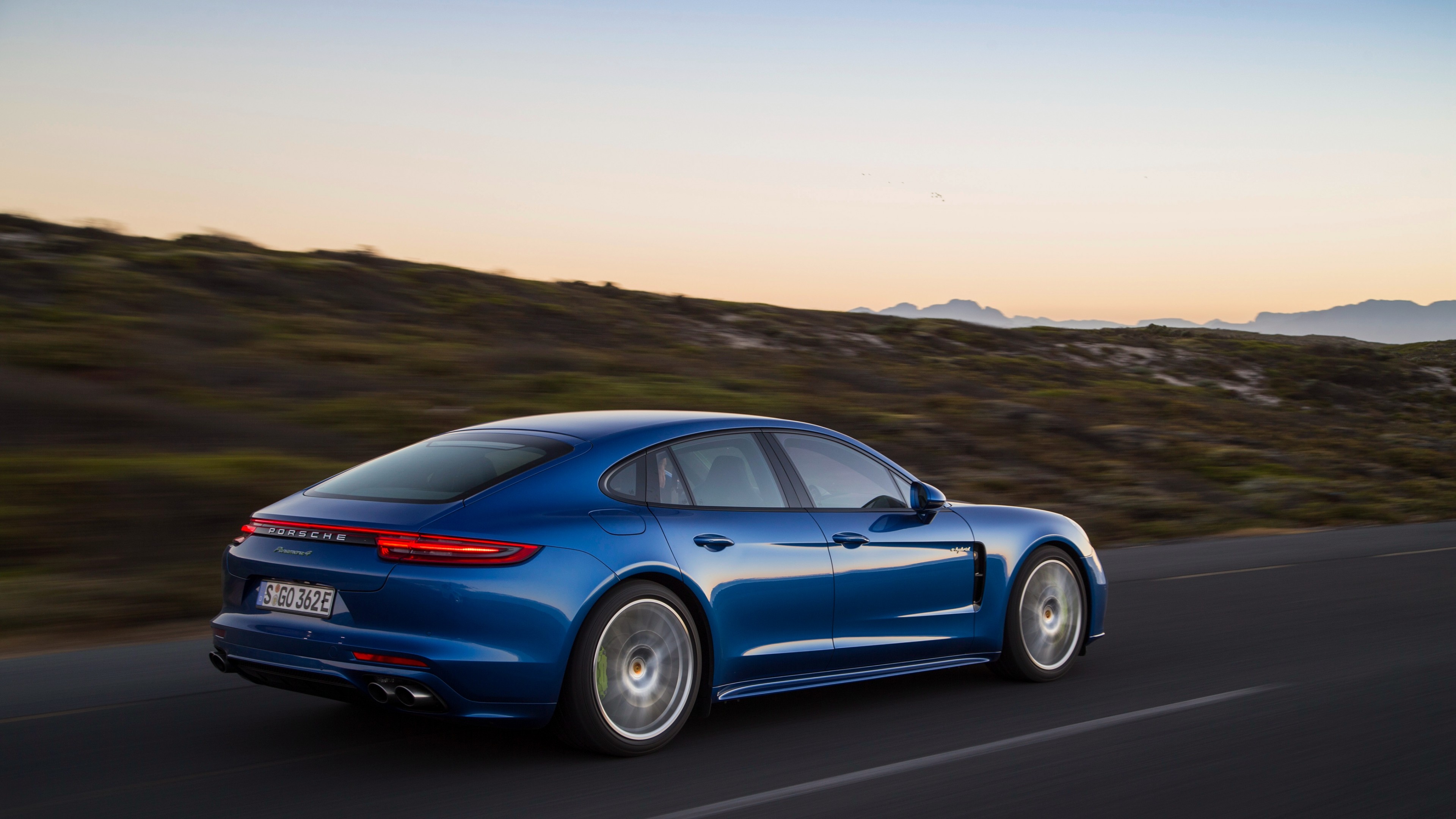 Porsche Panamera 4S Wallpapers