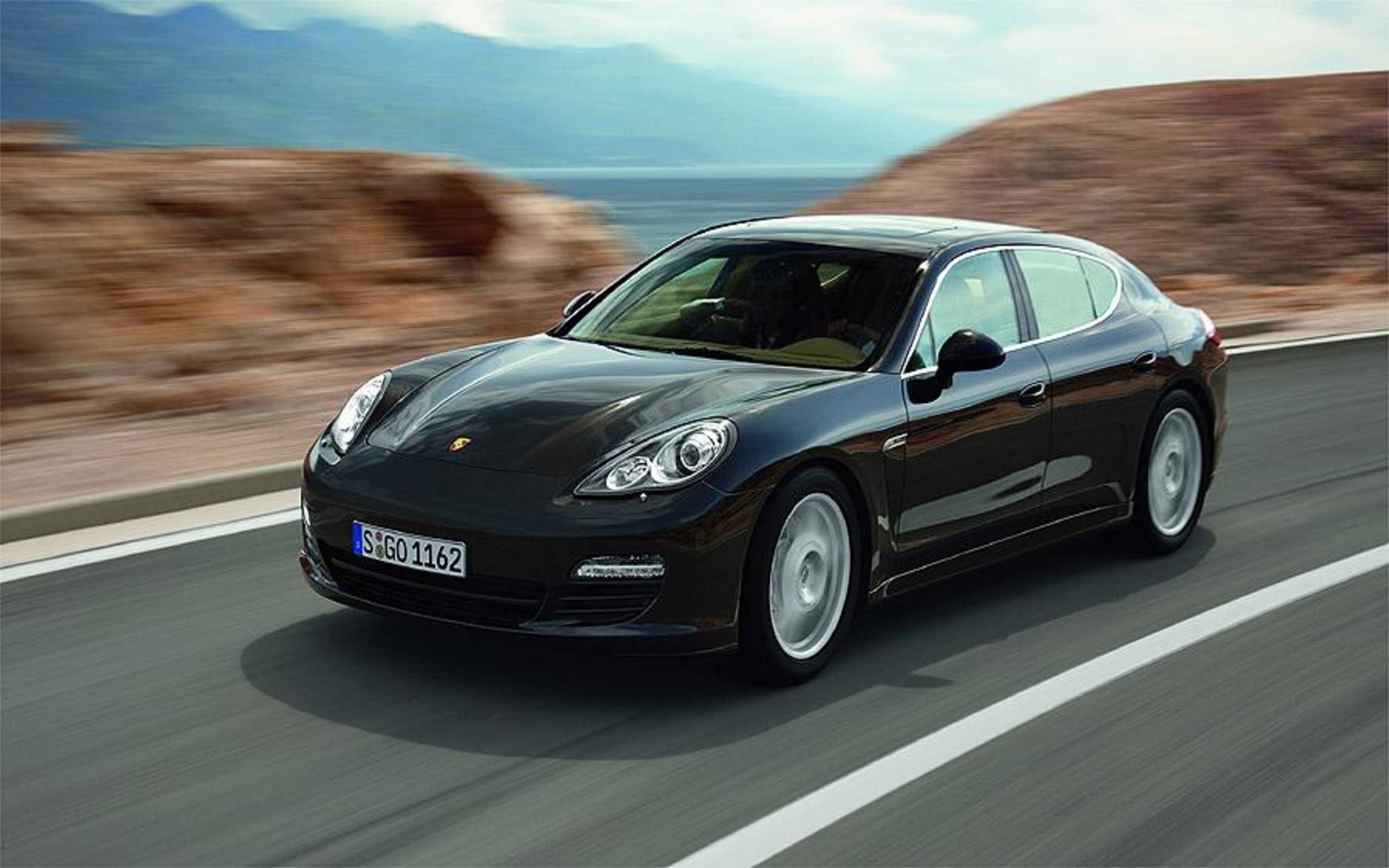 Porsche Panamera 4S Wallpapers