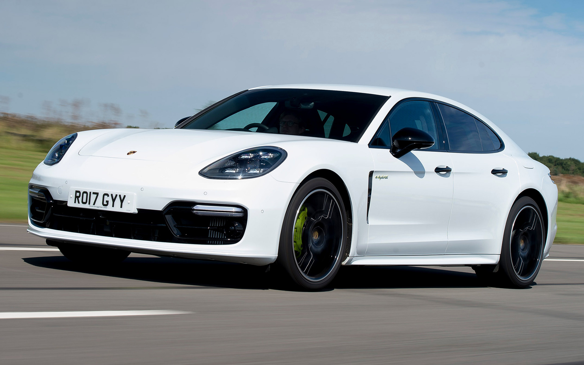 Porsche Panamera 4S Sportdesign Package Wallpapers