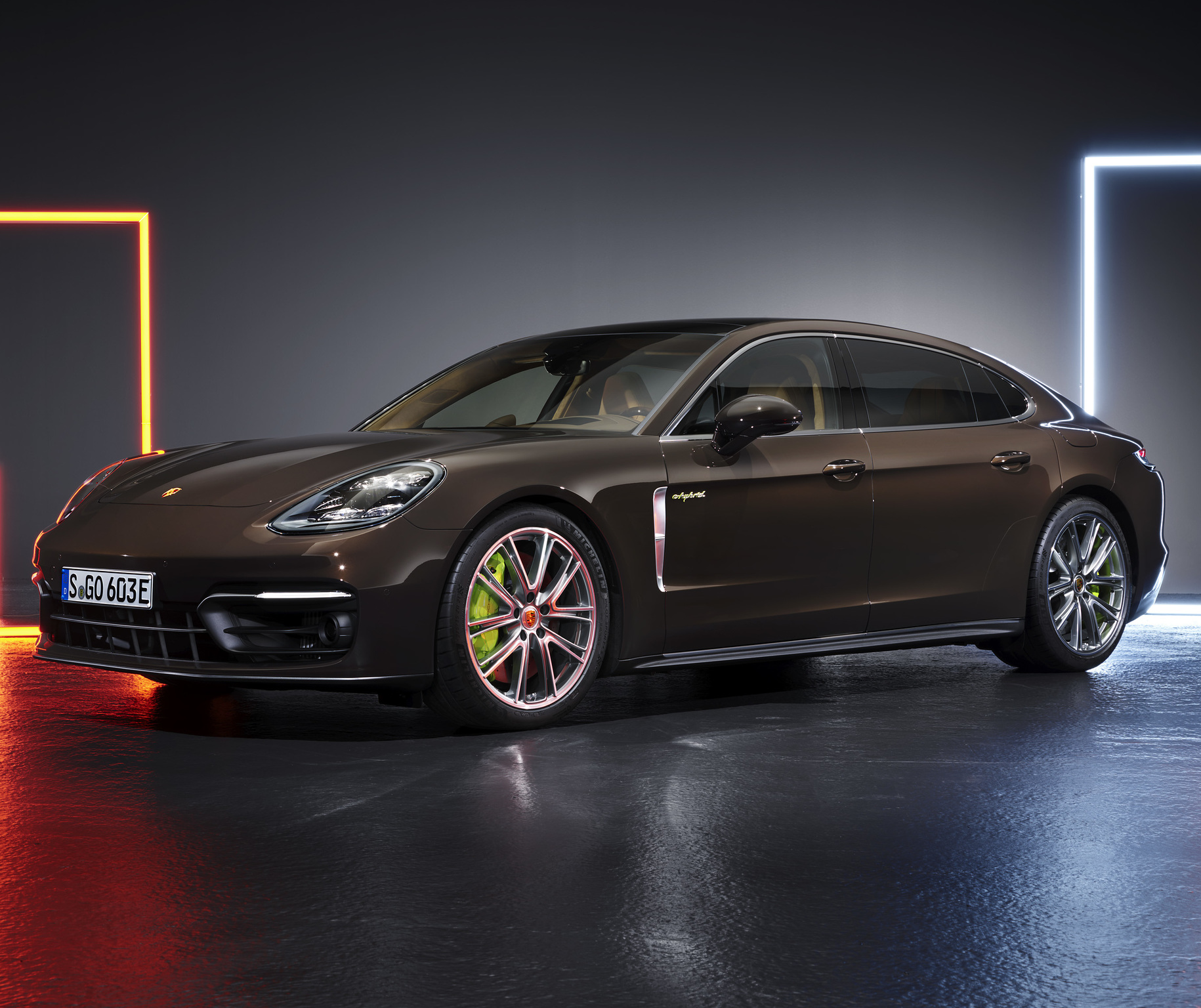 Porsche Panamera Turbo S E-Hybrid Executive Wallpapers