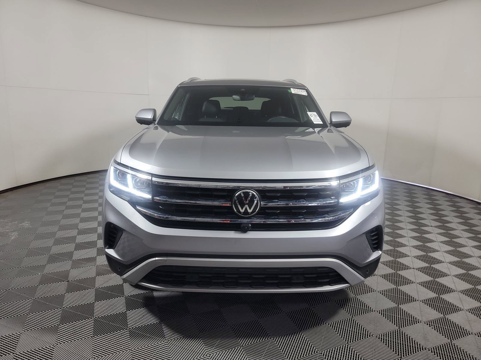 Silver Volkswagen Atlas Wallpapers