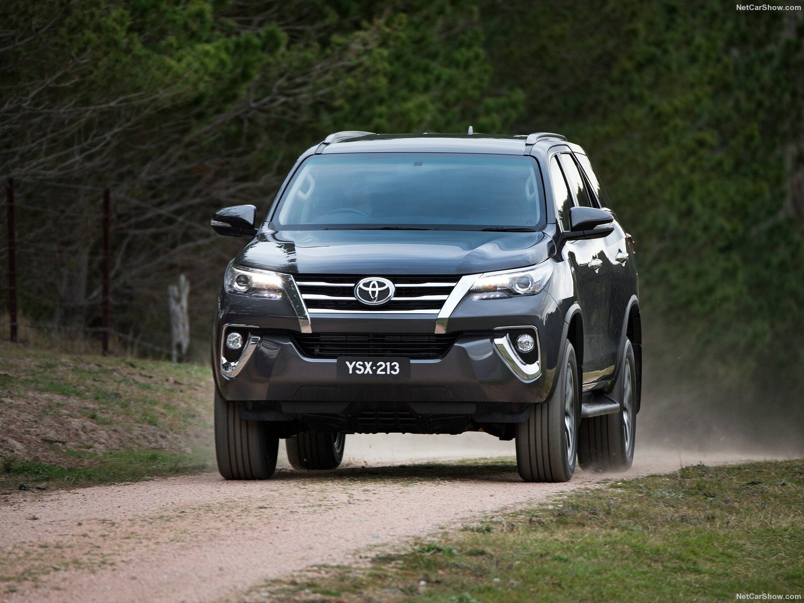 Toyota Fortuner Wallpapers