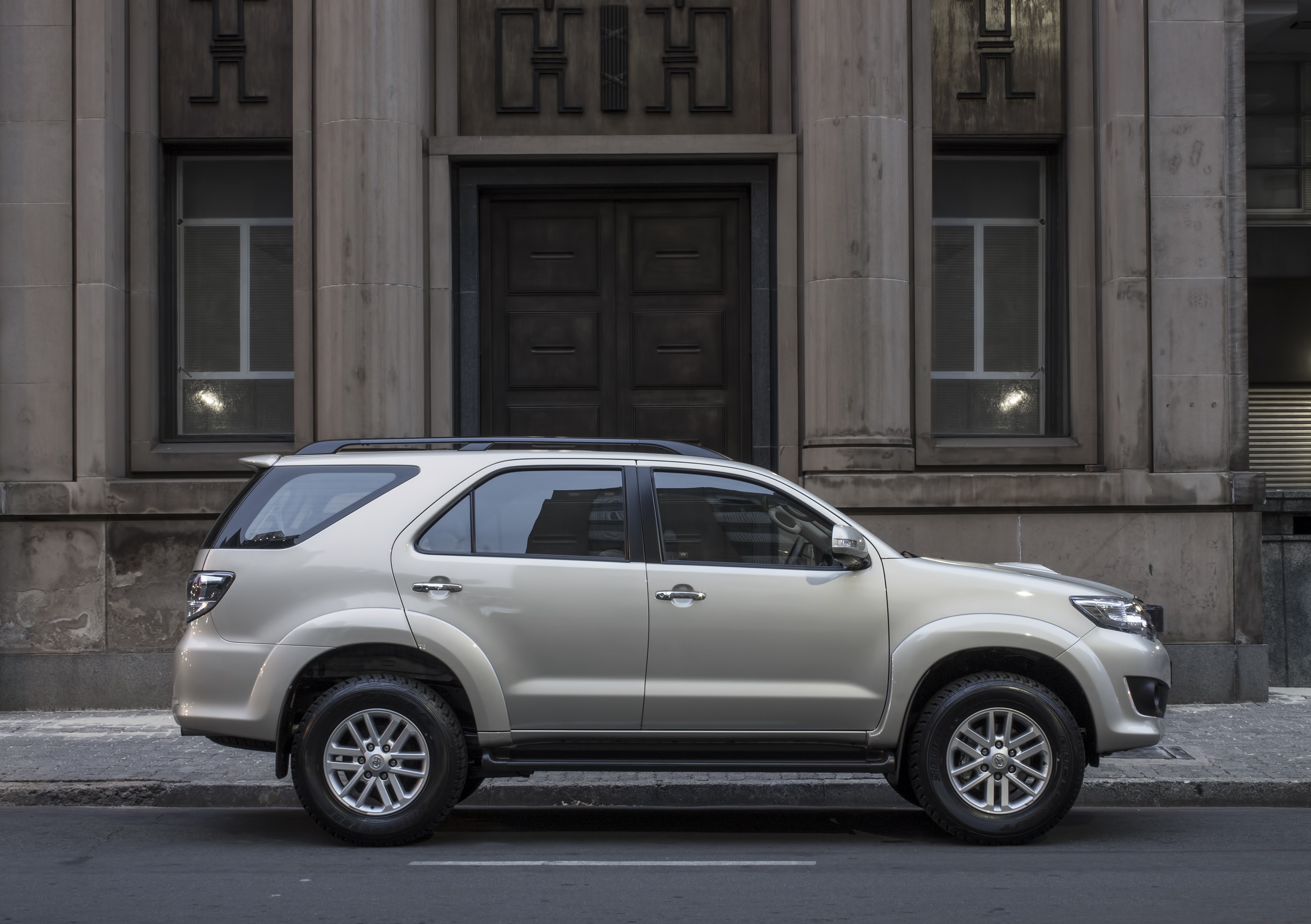 Toyota Fortuner Wallpapers