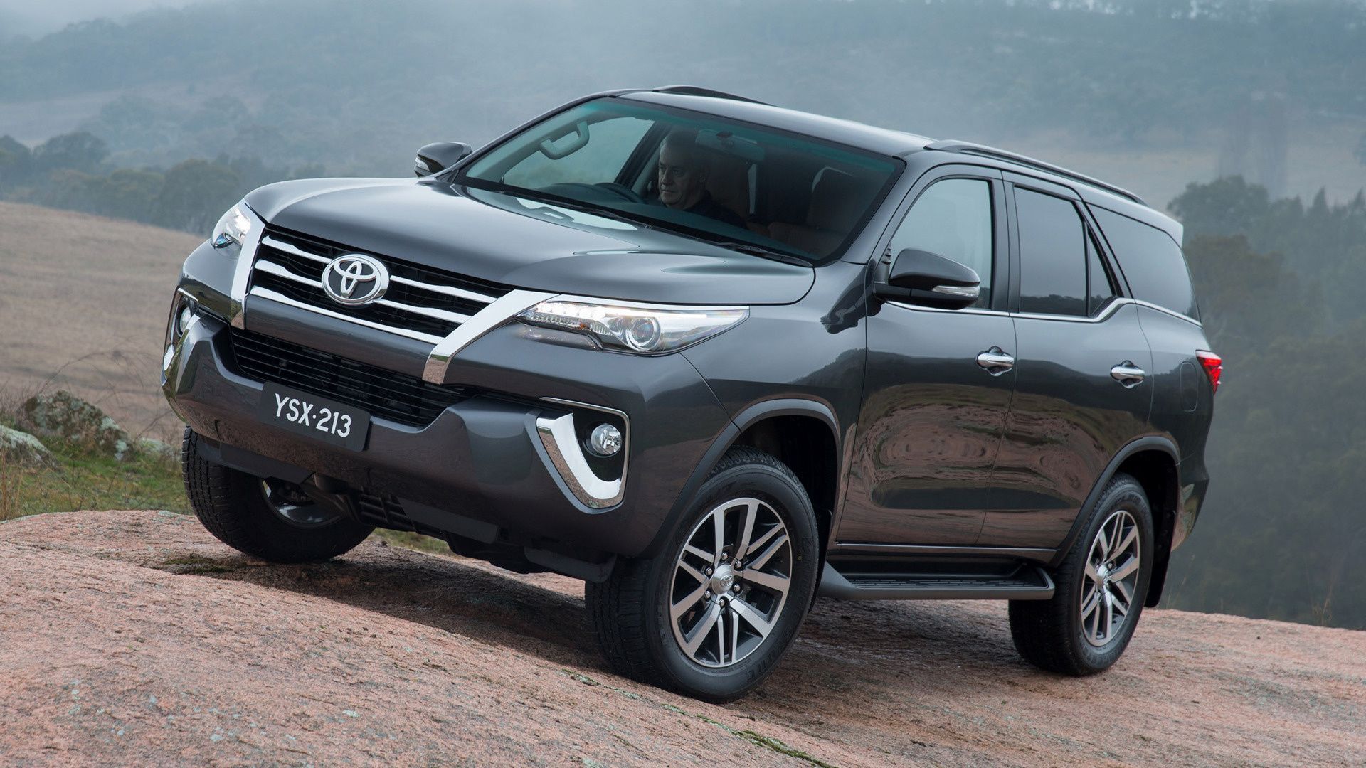 Toyota Fortuner Wallpapers