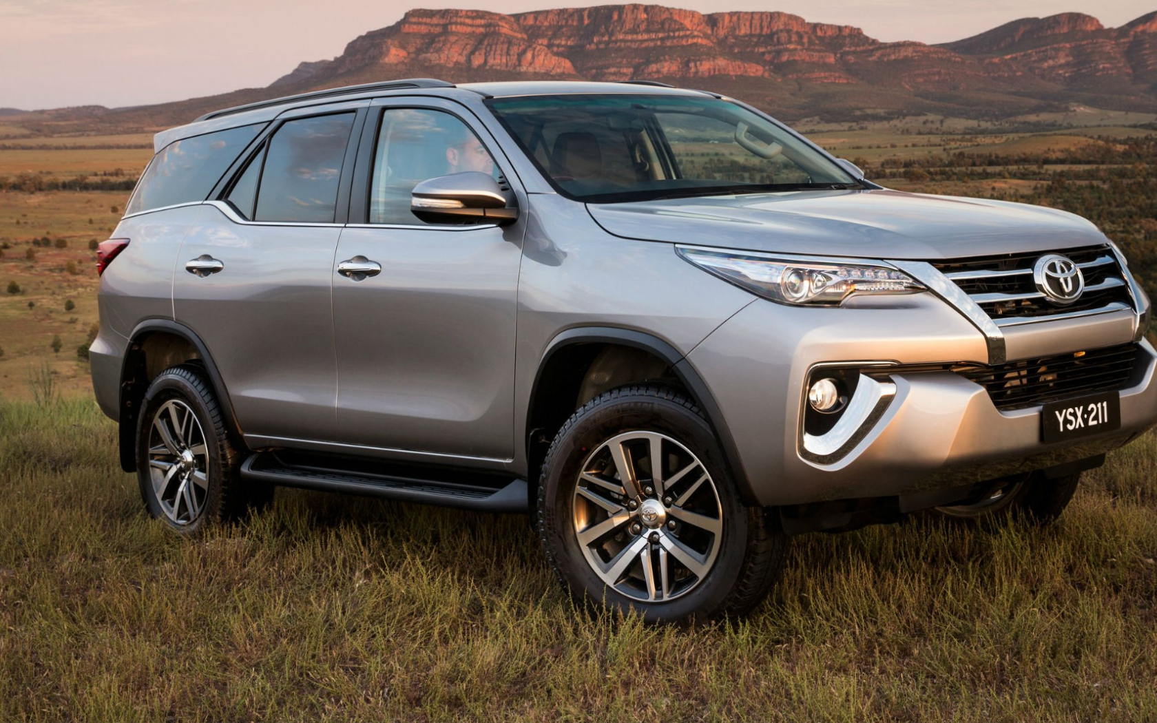 Toyota Fortuner Wallpapers